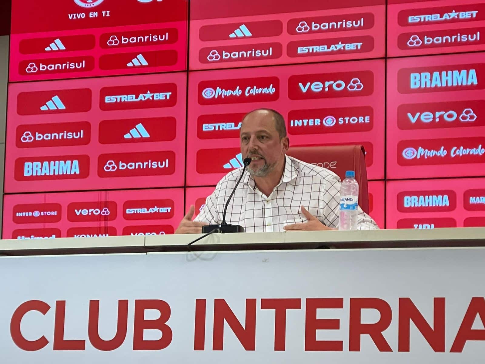 Barcellos aproveita bom final de ano do Internacional para exaltar trabalho e atacar oposi&ccedil;&atilde;o