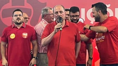 Alessandro Barcellos &eacute; reeleito presidente do Internacional