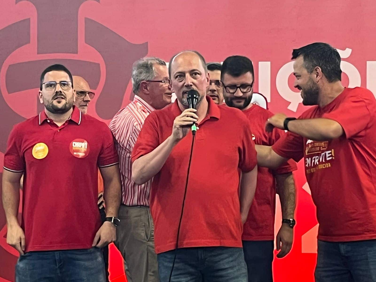 Alessandro Barcellos &eacute; reeleito presidente do Internacional