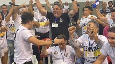 O rebaixado Santos apostou no passado glorioso e elegeu Marcelo Teixeira presidente