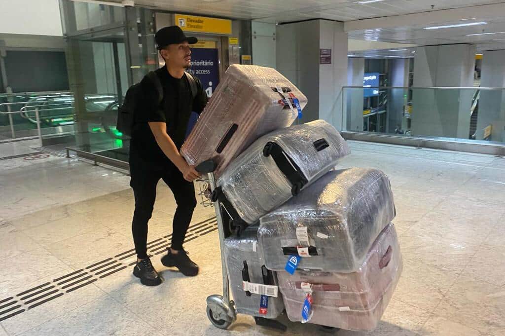 De pr&eacute;-contrato com o Santos, Diego Pituca chega ao Brasil e avisa: &lsquo;Esperar para ver o que vai acontecer&rsquo;