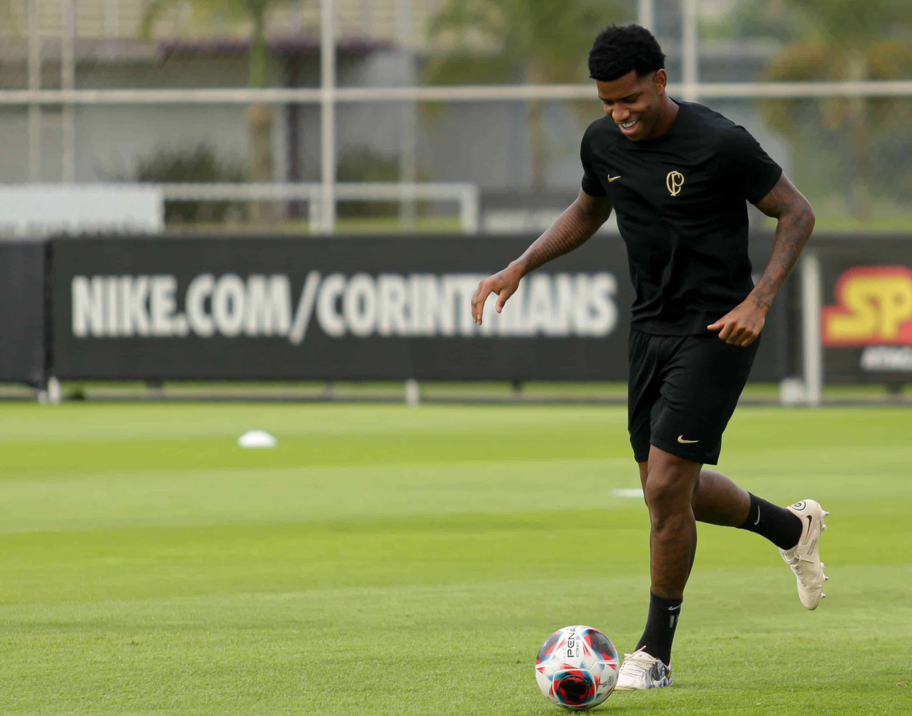 Se preparando para 2024, Santos abre sequ&ecirc;ncia de contrata&ccedil;&otilde;es com veteranos com passagens por rivais