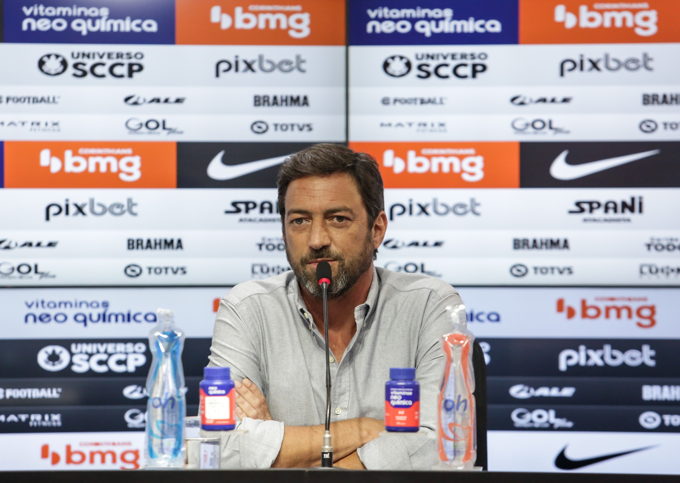 Com fama negativa, Corinthians confirma d&iacute;vidas com jogadores, mas diz garantir pagamentos