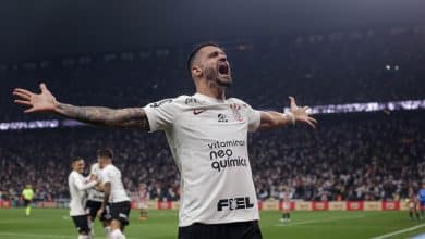 Rea&ccedil;&atilde;o &agrave; sa&iacute;da de Renato Augusto do Corinthians mostrou idolatria incomum da torcida corintiana