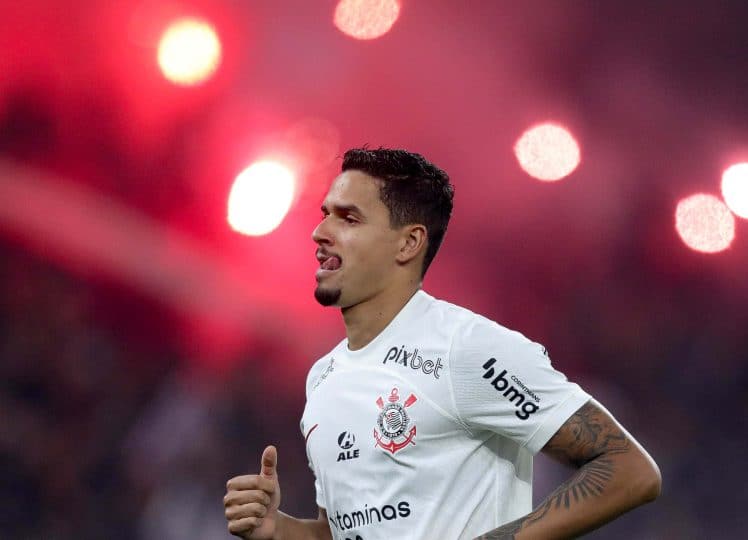 Um problema a menos? Corinthians se aproxima de acerto com Benfica para manter Lucas Veríssimo no elenco