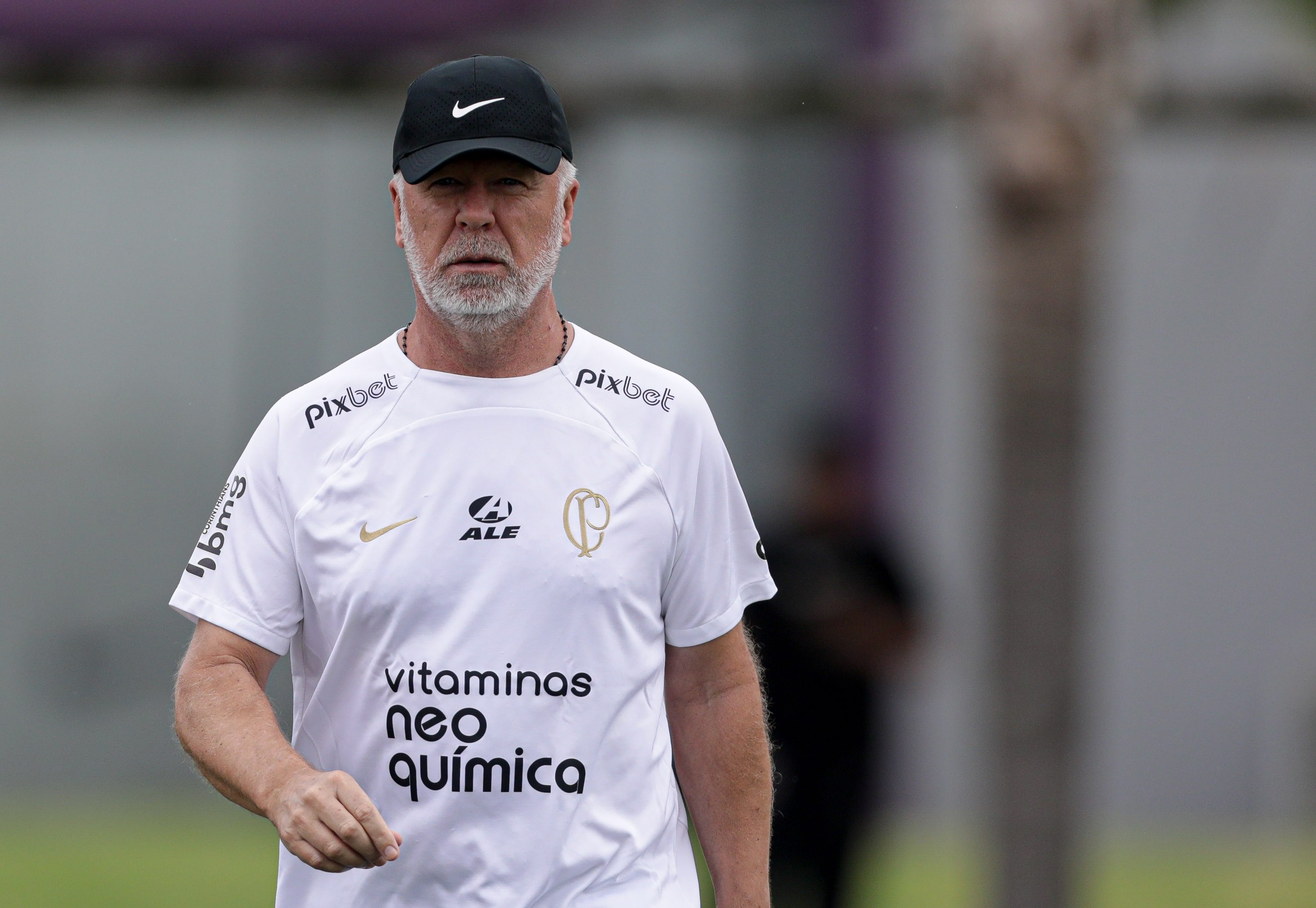 Corinthians trocou de treinador tr&ecirc;s vezes e a &uacute;nica coisa que conseguiu foi sobreviver na S&eacute;rie A