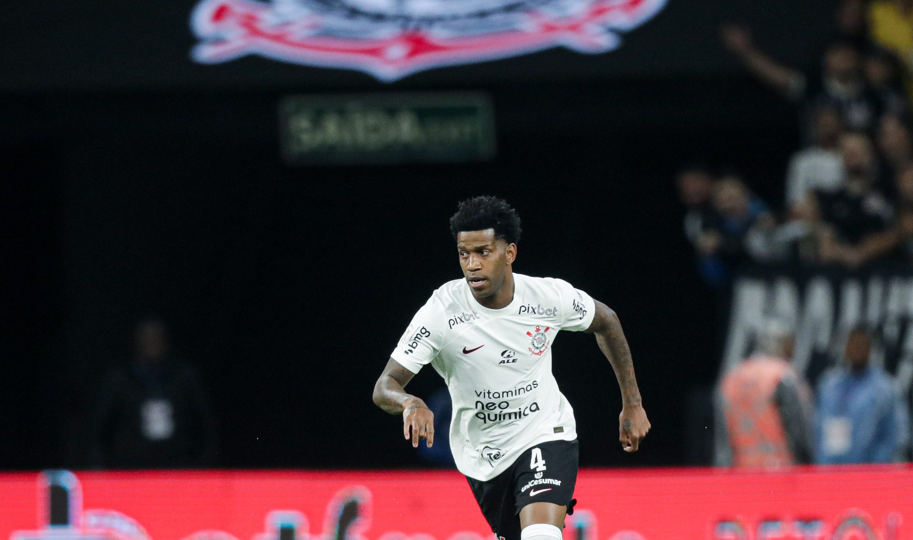 Corinthians, agora com ano encerrado, tem de juntar cacos e ver o que far&aacute; com &iacute;dolos