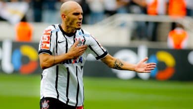 Vamos falar de F&aacute;bio Santos no Corinthians: depois de ganhar o mundo e sobreviver &agrave; uma reformula&ccedil;&atilde;o, a sa&iacute;da