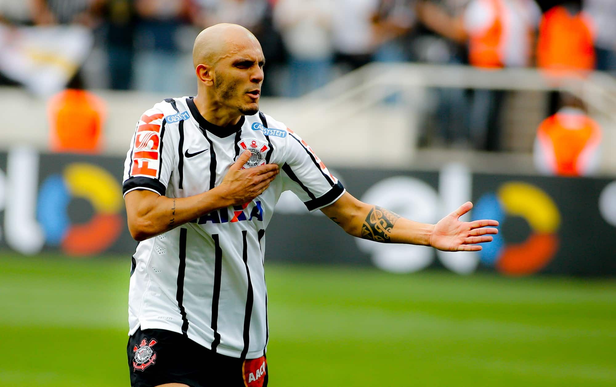 Vamos falar de F&aacute;bio Santos no Corinthians: depois de ganhar o mundo e sobreviver &agrave; uma reformula&ccedil;&atilde;o, a sa&iacute;da