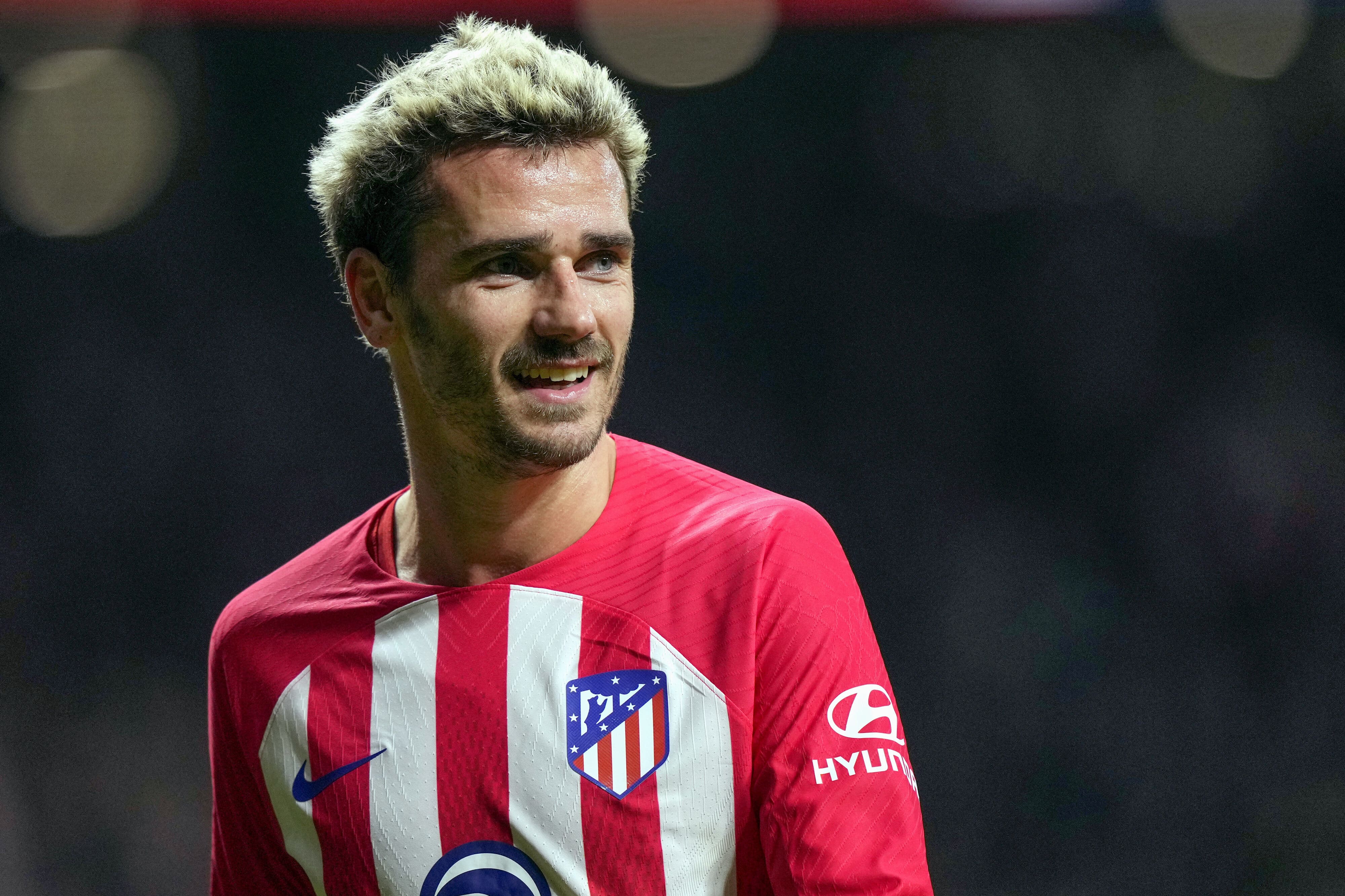 Griezmann parece nem acreditar no recorde que est&aacute; prestes a bater no Atl&eacute;tico de Madrid