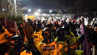 46 presos e alguns feridos: o sangrento confronto entre torcedores do L&eacute;gia Vars&oacute;via e a pol&iacute;cia inglesa