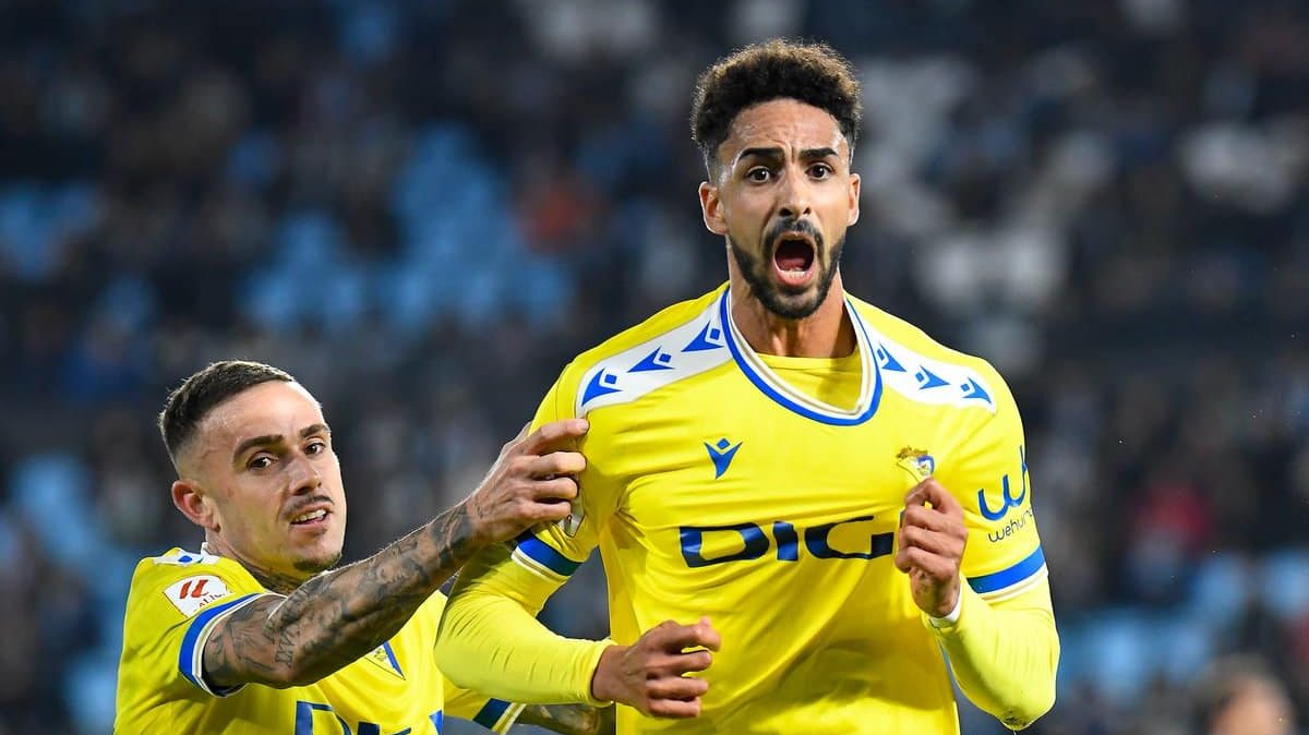 Com um a menos, C&aacute;diz segura empate com Celta e ambos mant&eacute;m sequ&ecirc;ncia negativa por La Liga