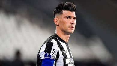 Botafogo trabalha nos bastidores por mais um volante e usa Cuesta em poss&iacute;vel troca