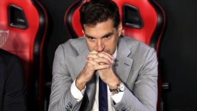 Sem torcida e cheio de desfalques: a miss&atilde;o de Diego Alonso para salvar o cargo no Sevilla