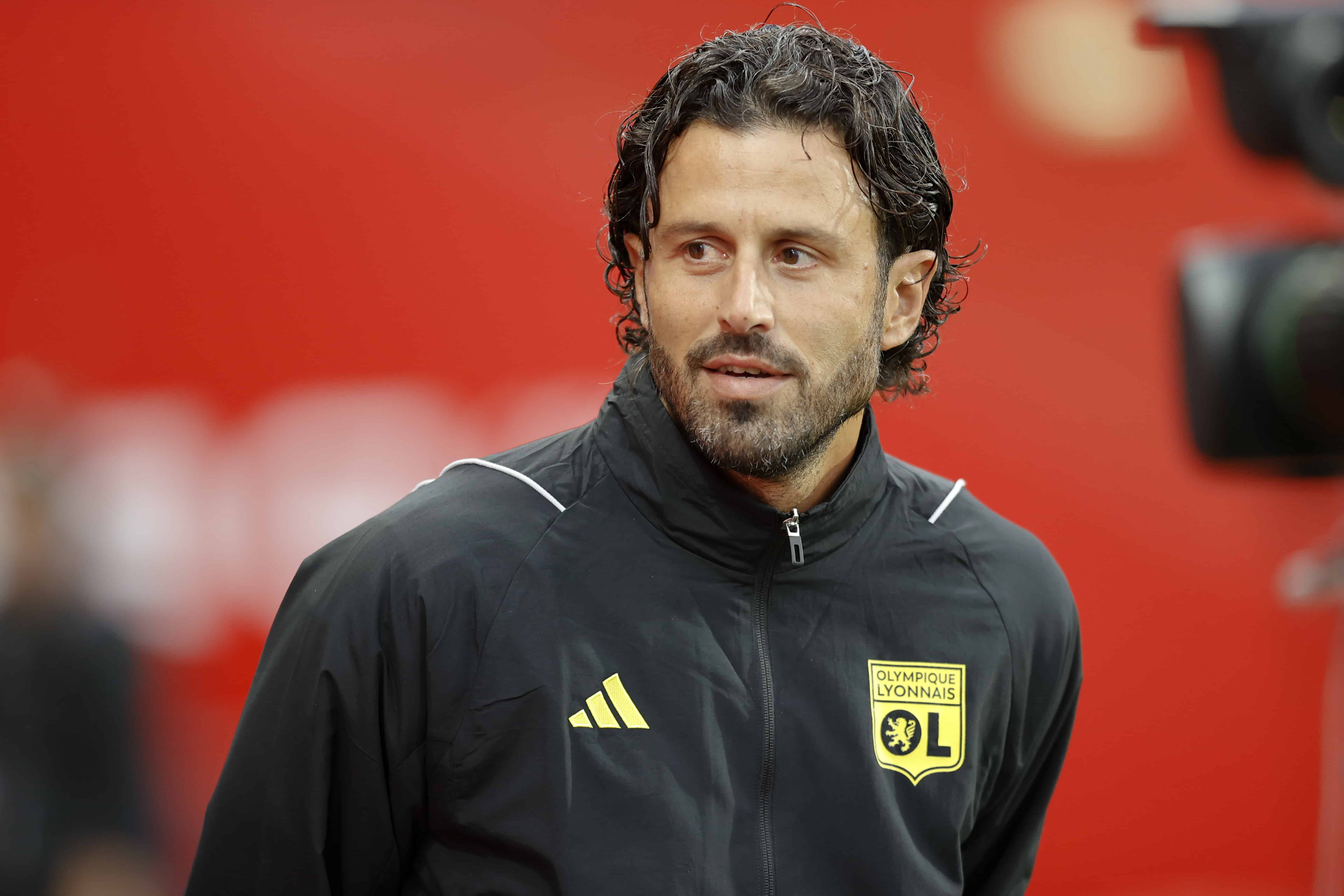 Mergulhado na crise, Lyon ter&aacute; que pagar multa milion&aacute;ria para Fabio Grosso