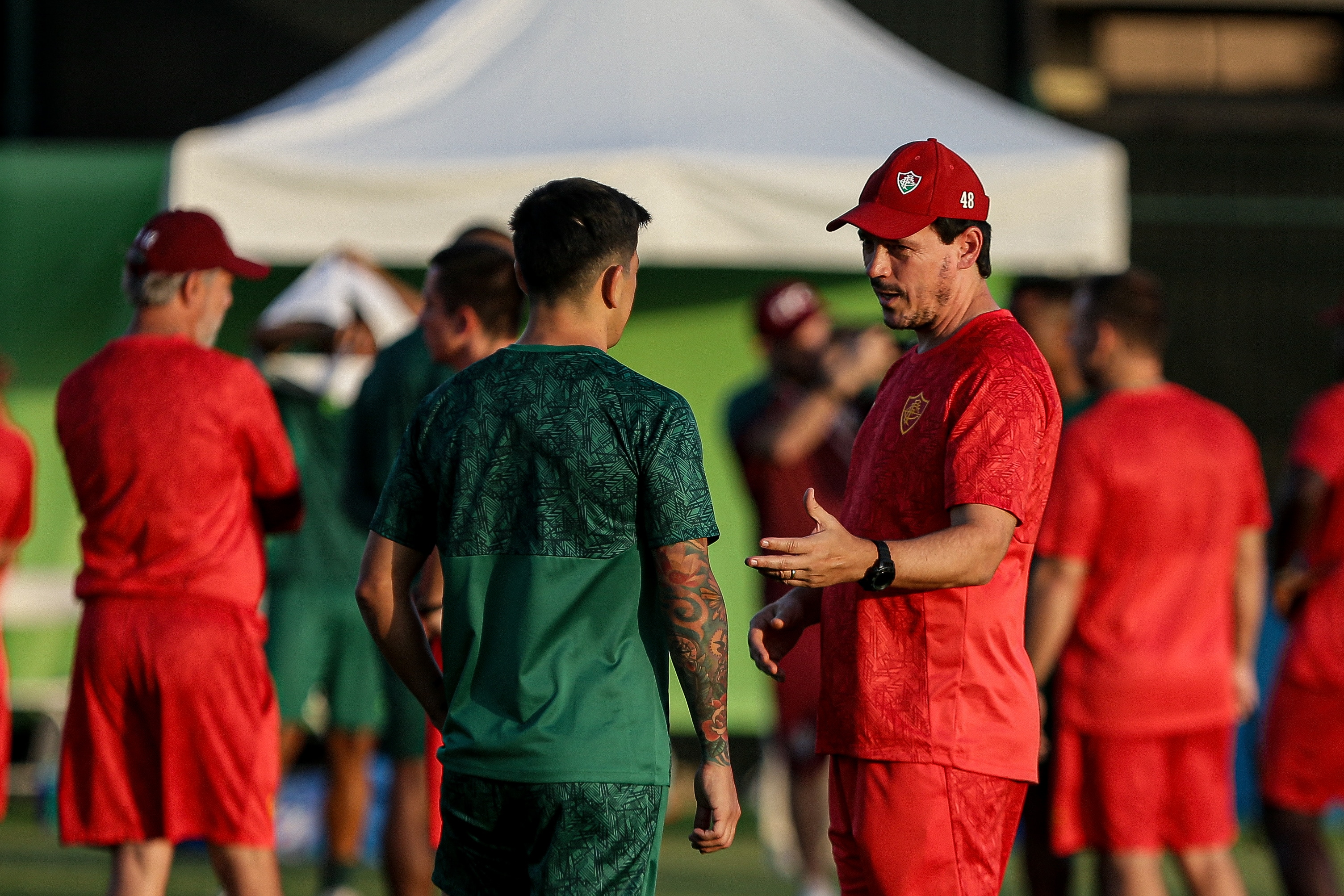 Diniz mant&eacute;m filosofia em entrevista de f&eacute; e descontra&ccedil;&atilde;o antes de estreia do Fluminense no Mundial