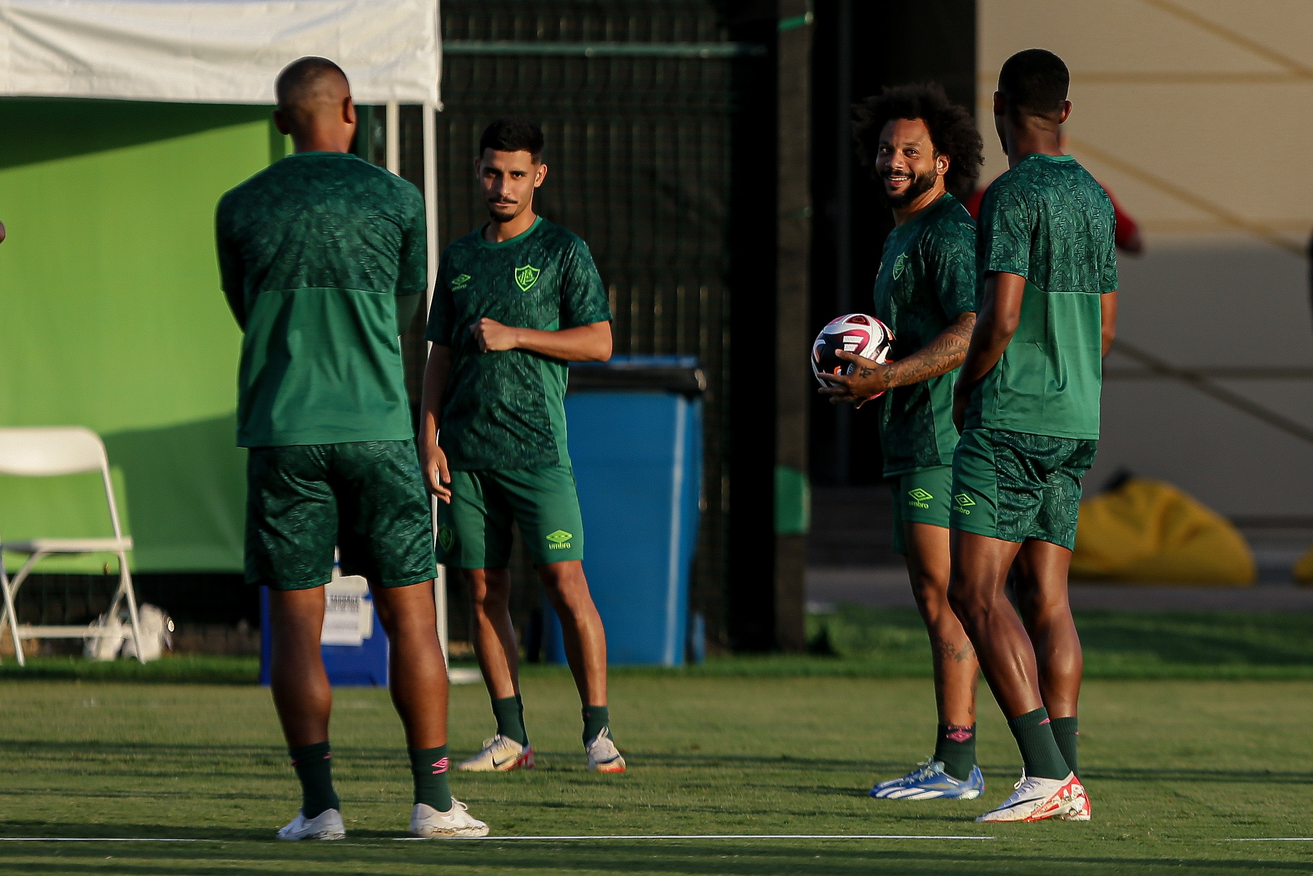 Em clima leve, Fluminense faz &uacute;ltimo treino antes de semifinal do Mundial de Clubes