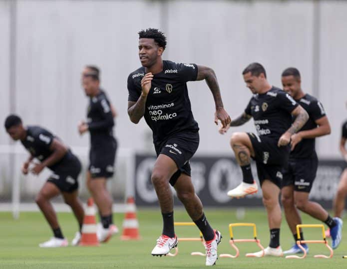 A caminho do Santos, Gil se despede do Corinthians no último dia de contrato: ‘Foi minha segunda casa’