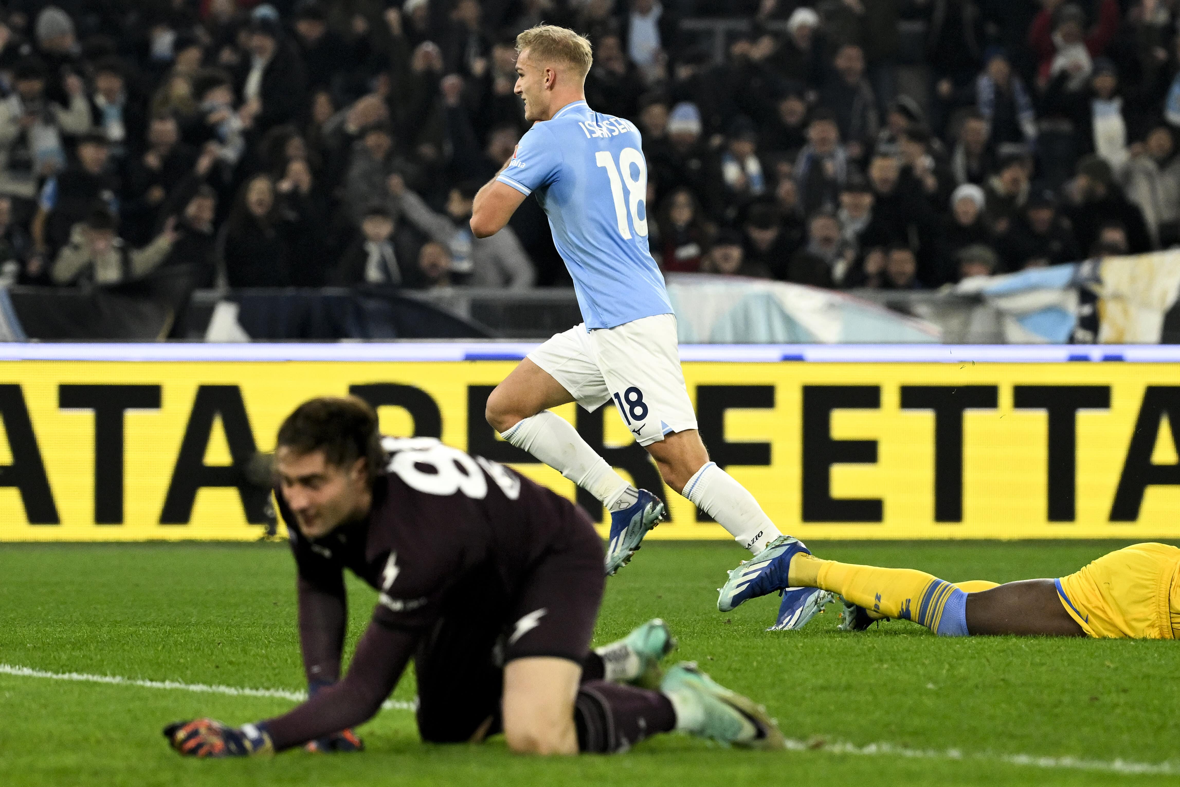 Lazio leva susto, mas se recupera, forja virada rel&acirc;mpago e bate o Frosinone no Ol&iacute;mpico