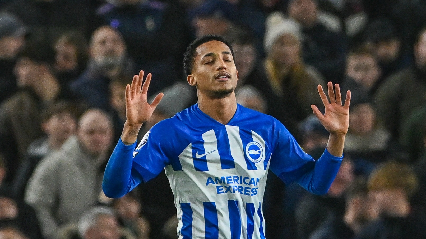 De Zerbi admite medo de perder Jo&atilde;o Pedro: &lsquo;Espero trabalhar com ele no ano que vem&rsquo;