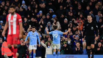O Manchester City jogou para o gasto, bateu o Sheffield United sem sustos e encostou no Liverpool