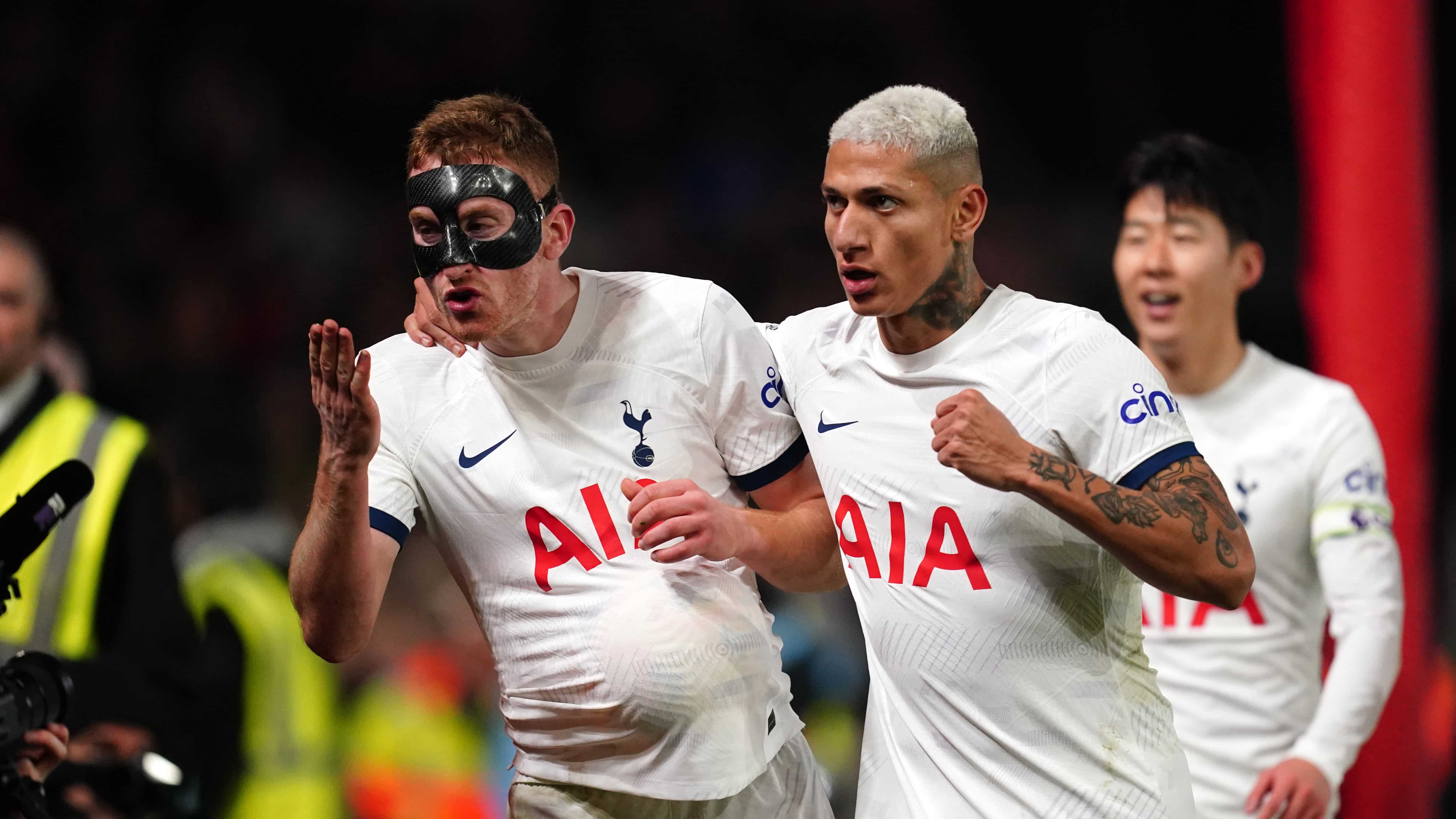 Tottenham supera onda de desfalques para bater o Nottingham Forest em noite inspirada de Kulusevski