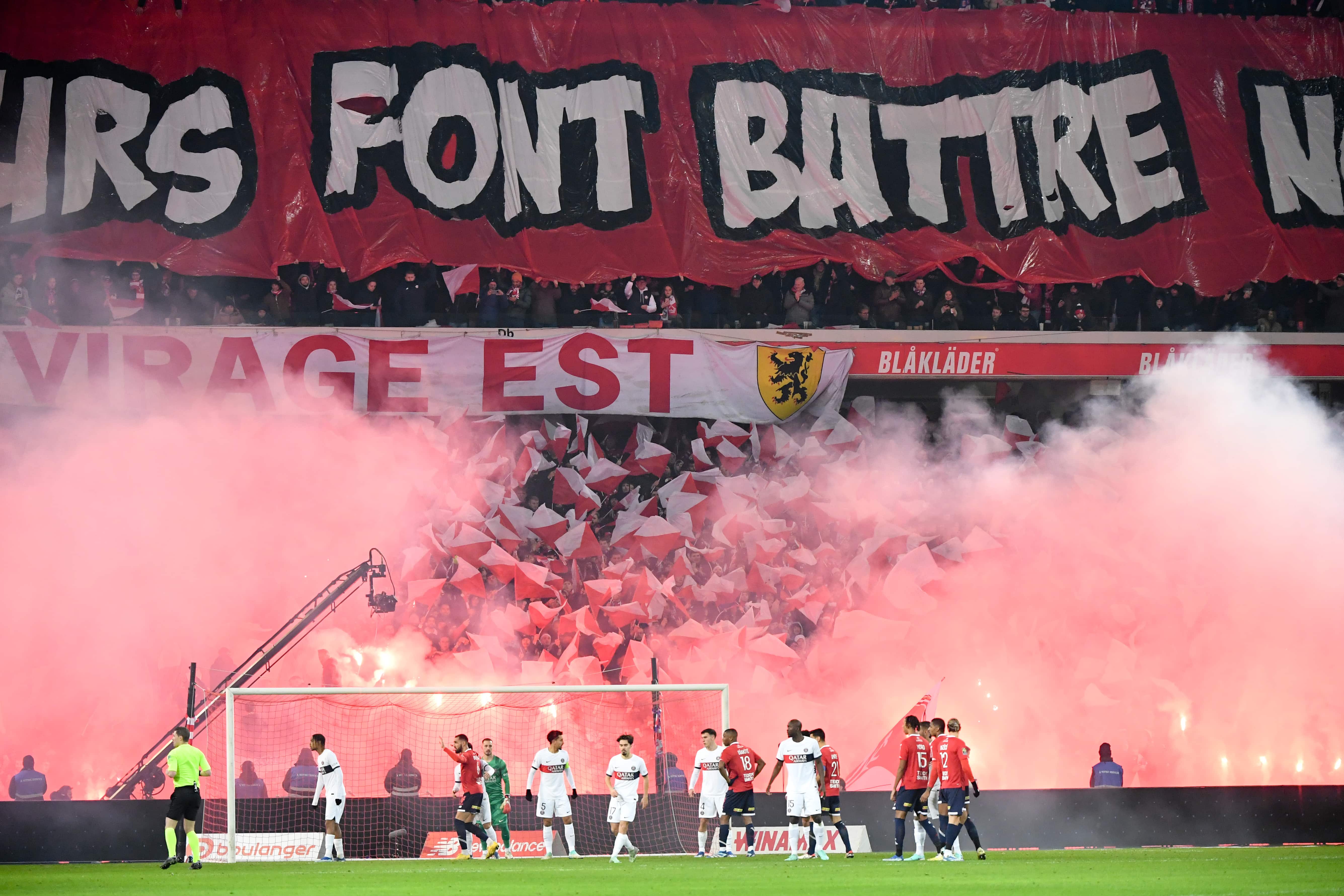 Torcida do Lille d&aacute; show e v&ecirc; time frustrar planos do PSG, do sempre artilheiro Mbapp&eacute;, nos acr&eacute;scimos