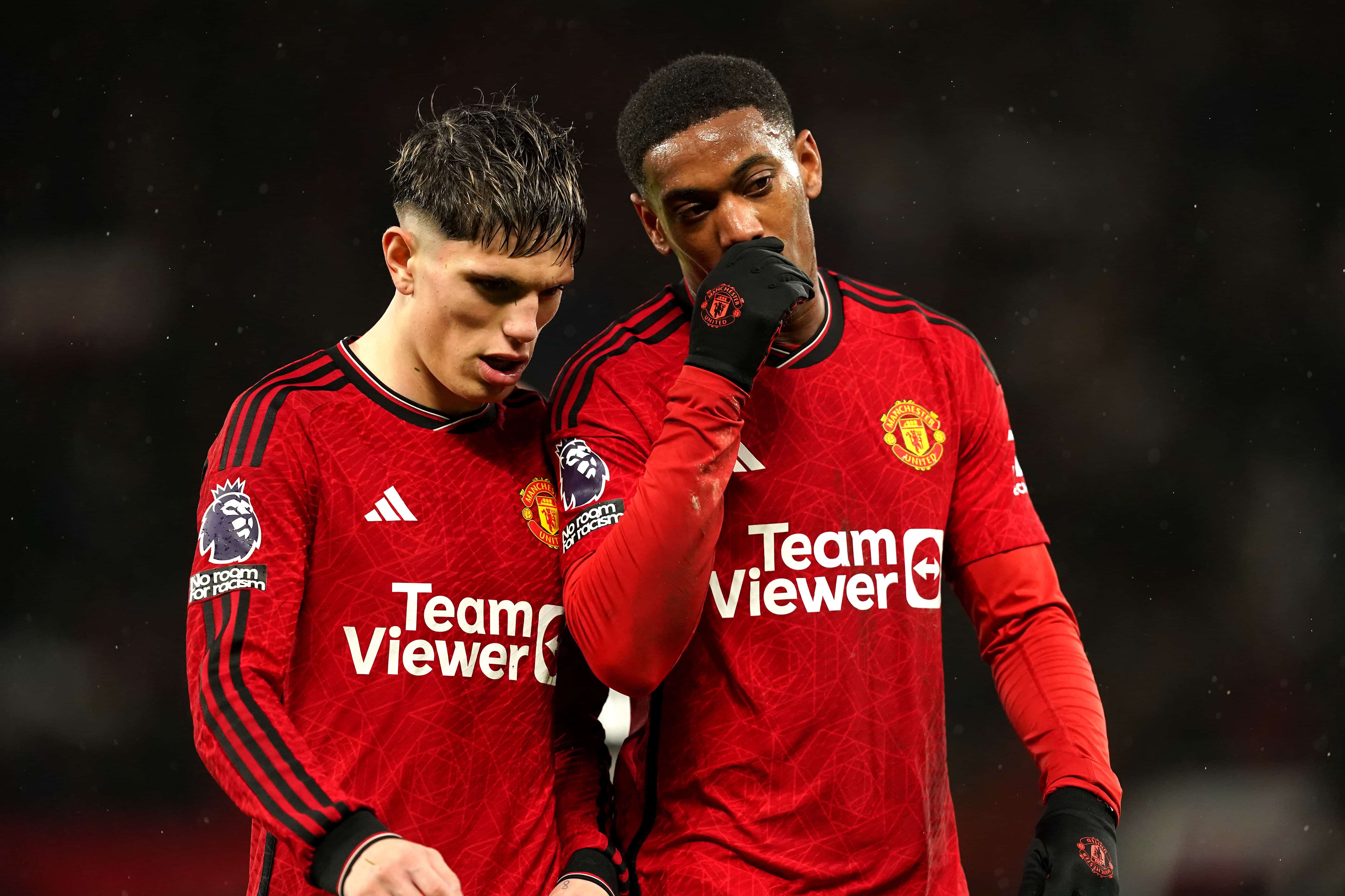 S&oacute; uma (improv&aacute;vel) combina&ccedil;&atilde;o de resultados salva o Manchester United na Champions