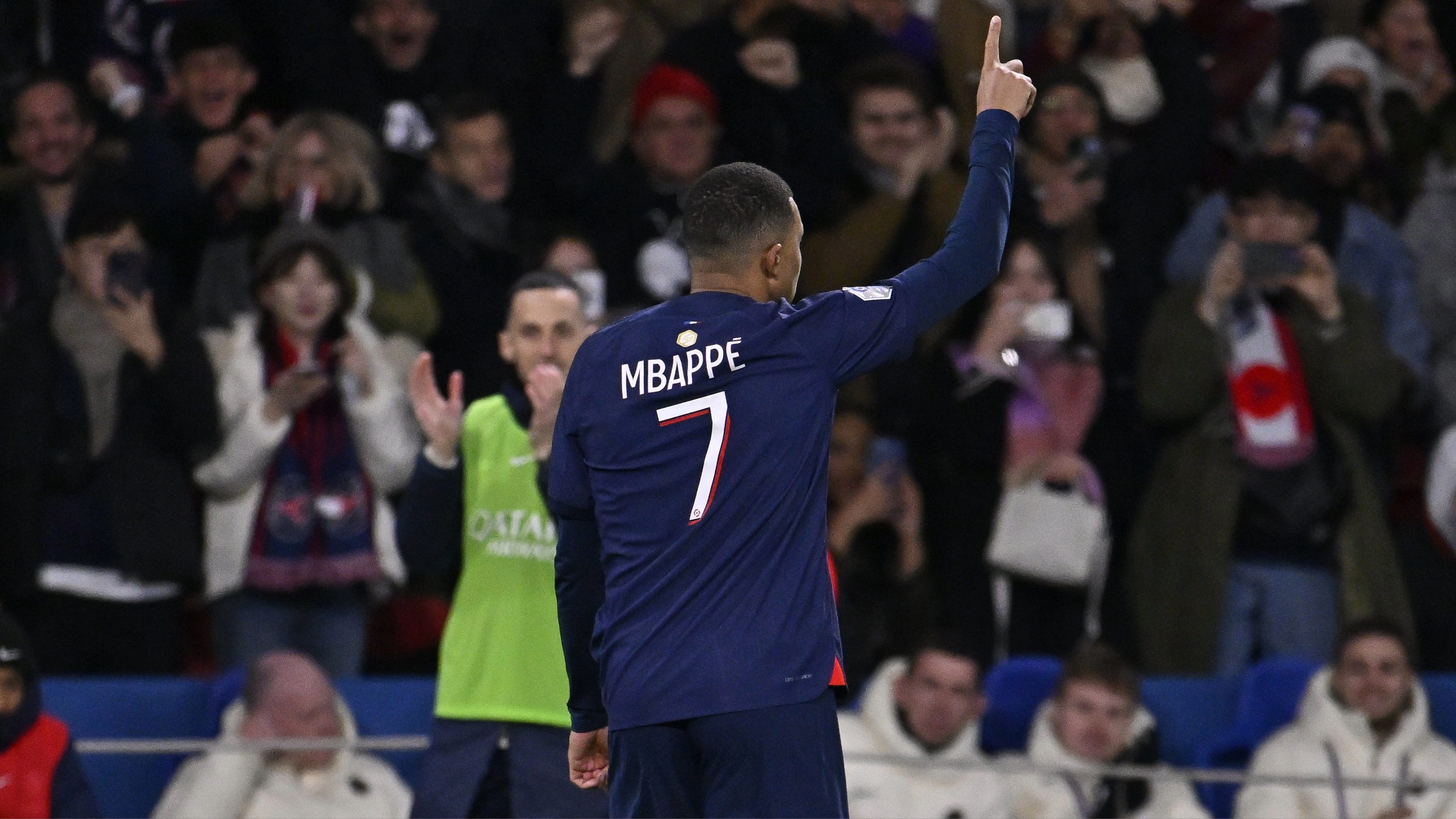 PSG conta com gola&ccedil;o do aniversariante Mbapp&eacute; para espantar marasmo e vencer o Metz