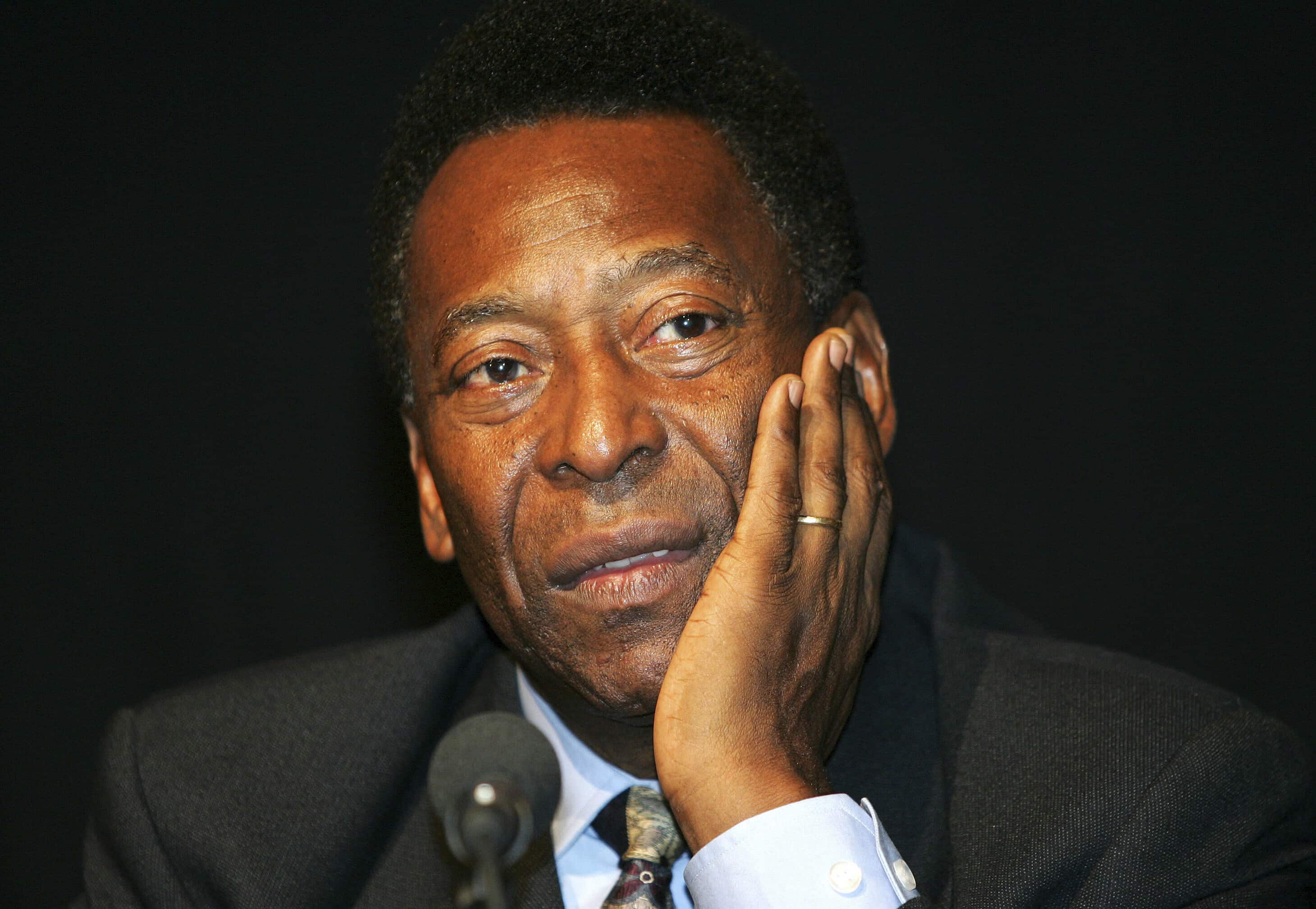 Um ano sem Pel&eacute;: mundo do futebol se une e presta homenagens ao Rei