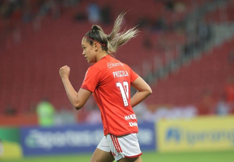 Priscila, do Internacional, vence disputa entre brasileiras e é eleita Rainha da América