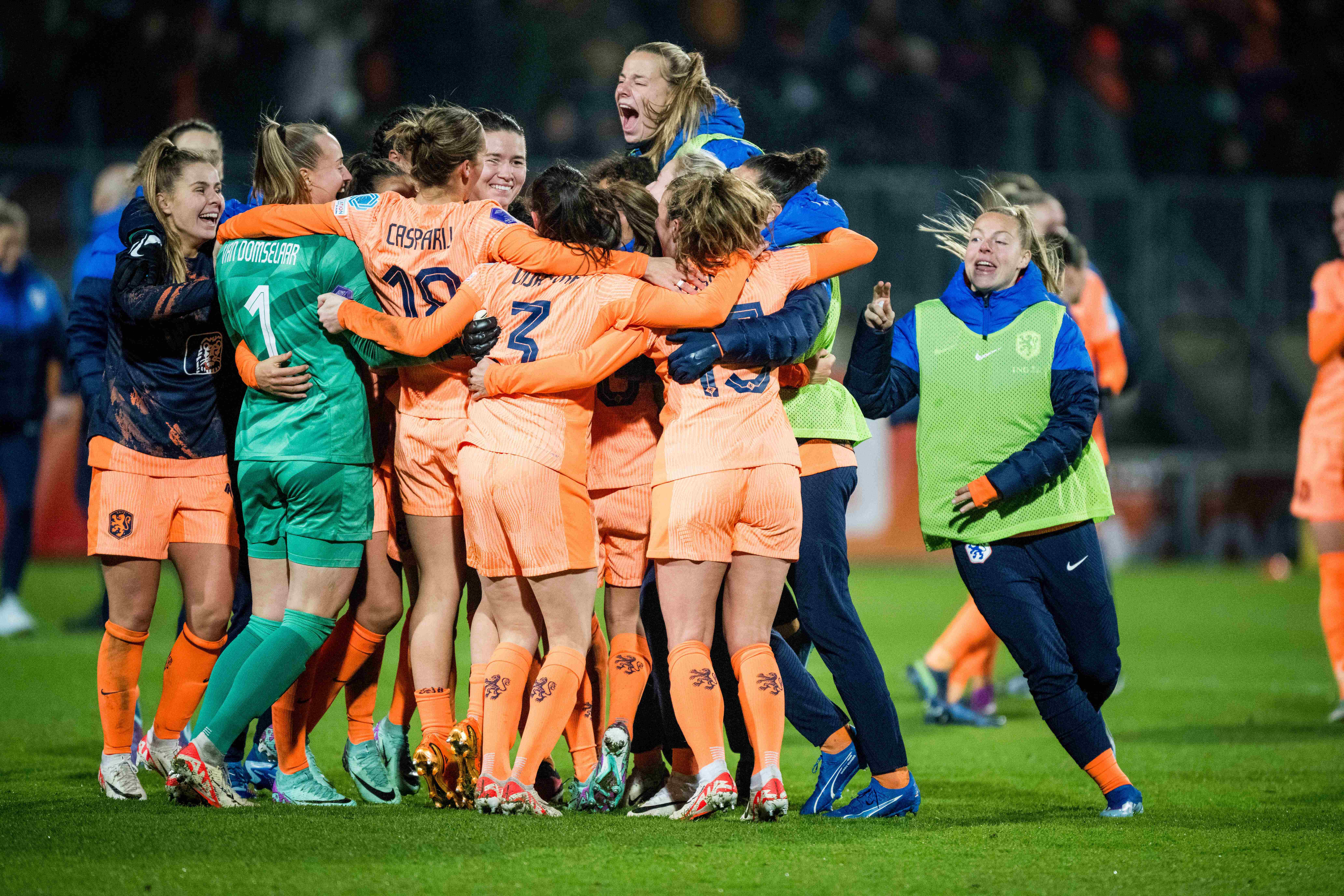 Holanda frustra Inglaterra em rodada insana e vai ao Final Four da Liga das Na&ccedil;&otilde;es Feminina