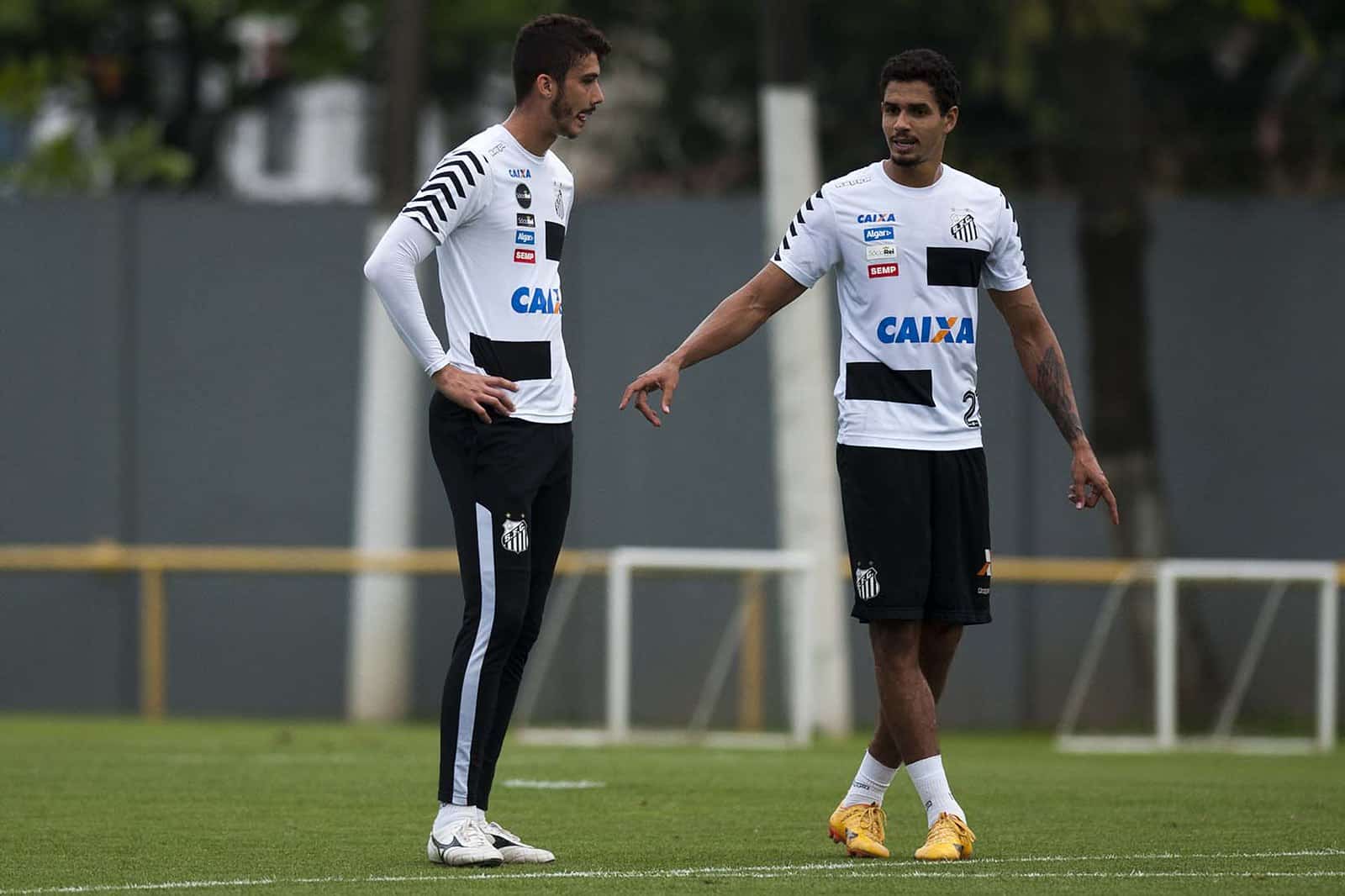 Gustavo Henrique e Lucas Ver&iacute;ssimo no Santos