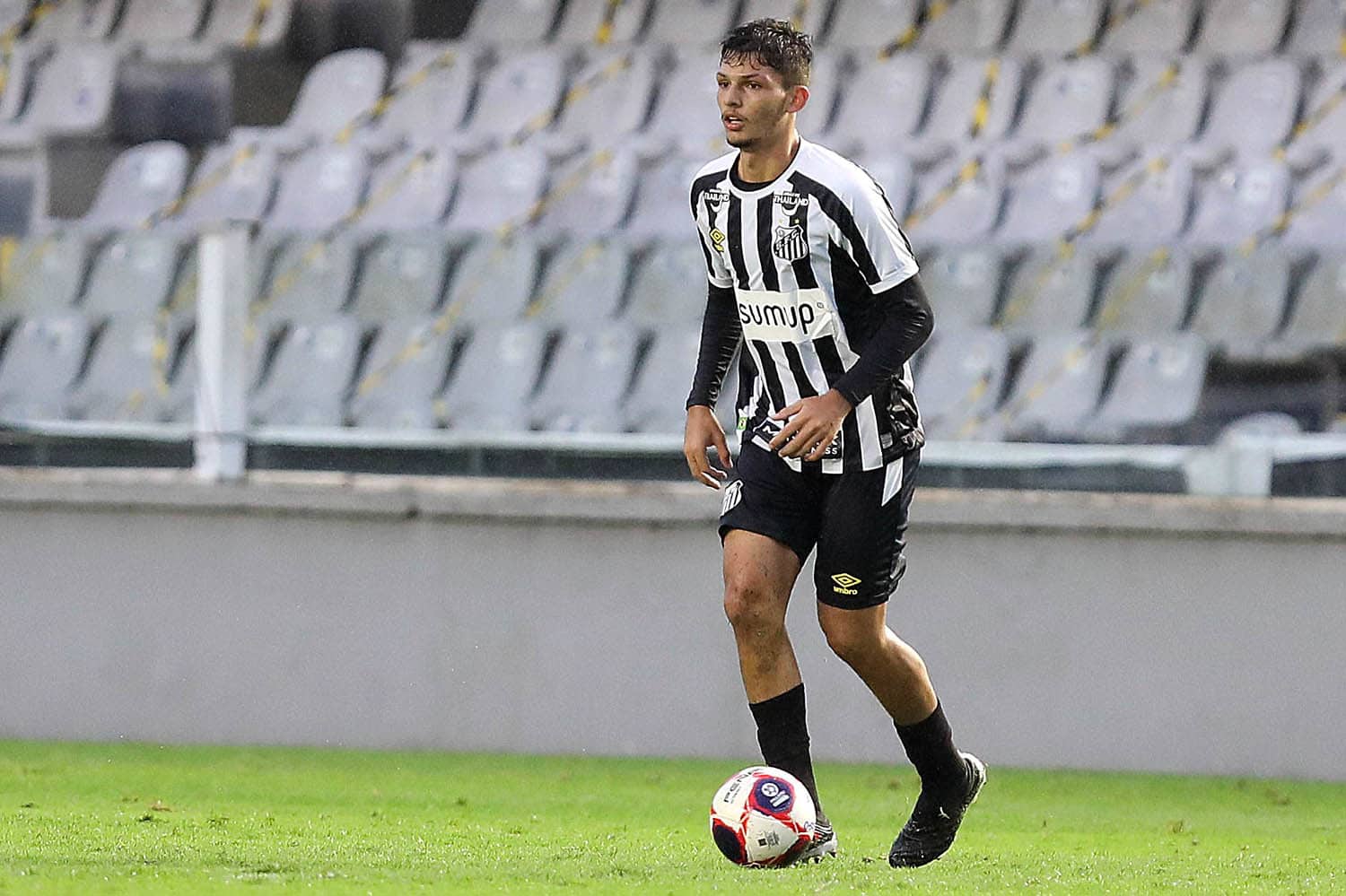 Jhonnatan enquanto jogador do Santos