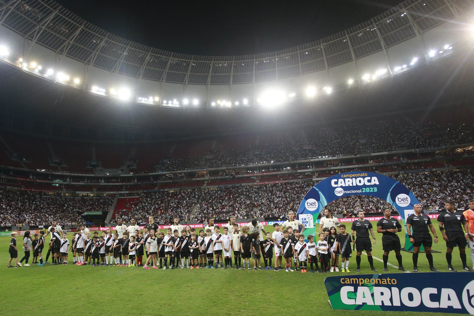 Vasco vai viajar mais de 10 mil km com jogos fora do Rio de Janeiro durante o Carioca