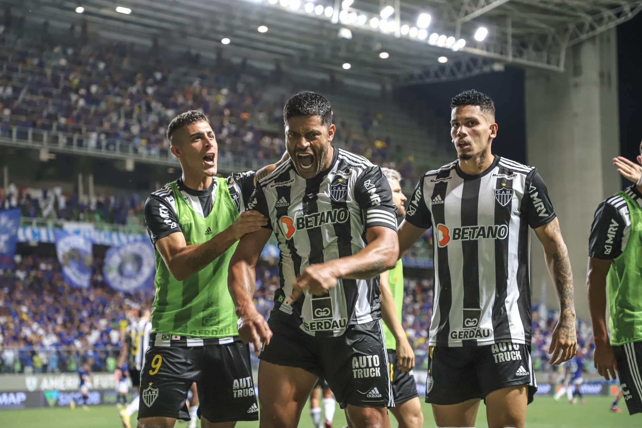 Enquanto Paulinho tenta desencantar, Hulk pode fazer do Cruzeiro sua maior v&iacute;tima pelo Atl&eacute;tico-MG