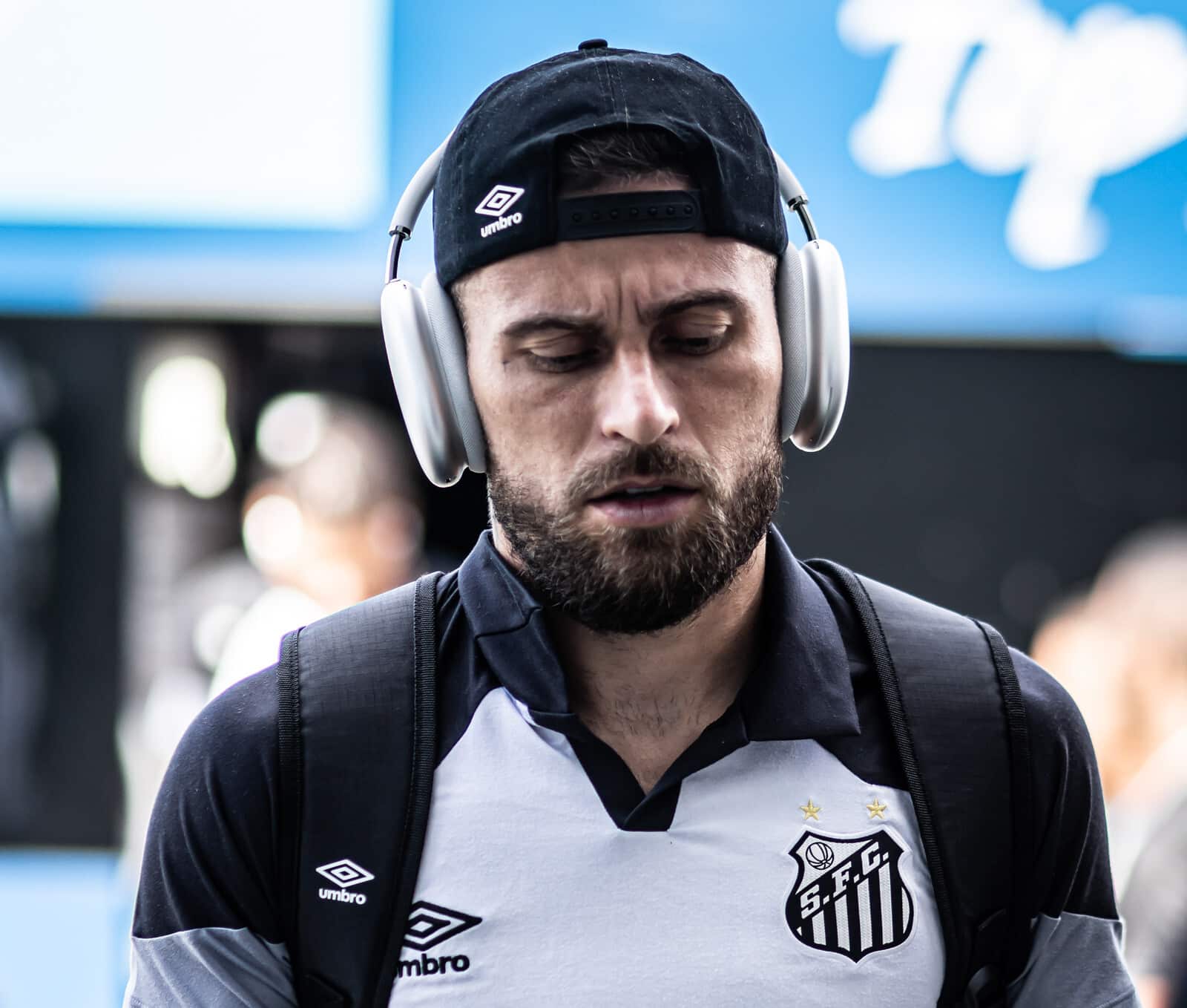 De volta, mas nem tanto: Lucas Lima &eacute; integrado e disputar&aacute; torneio amistoso pelo Santos no Catar