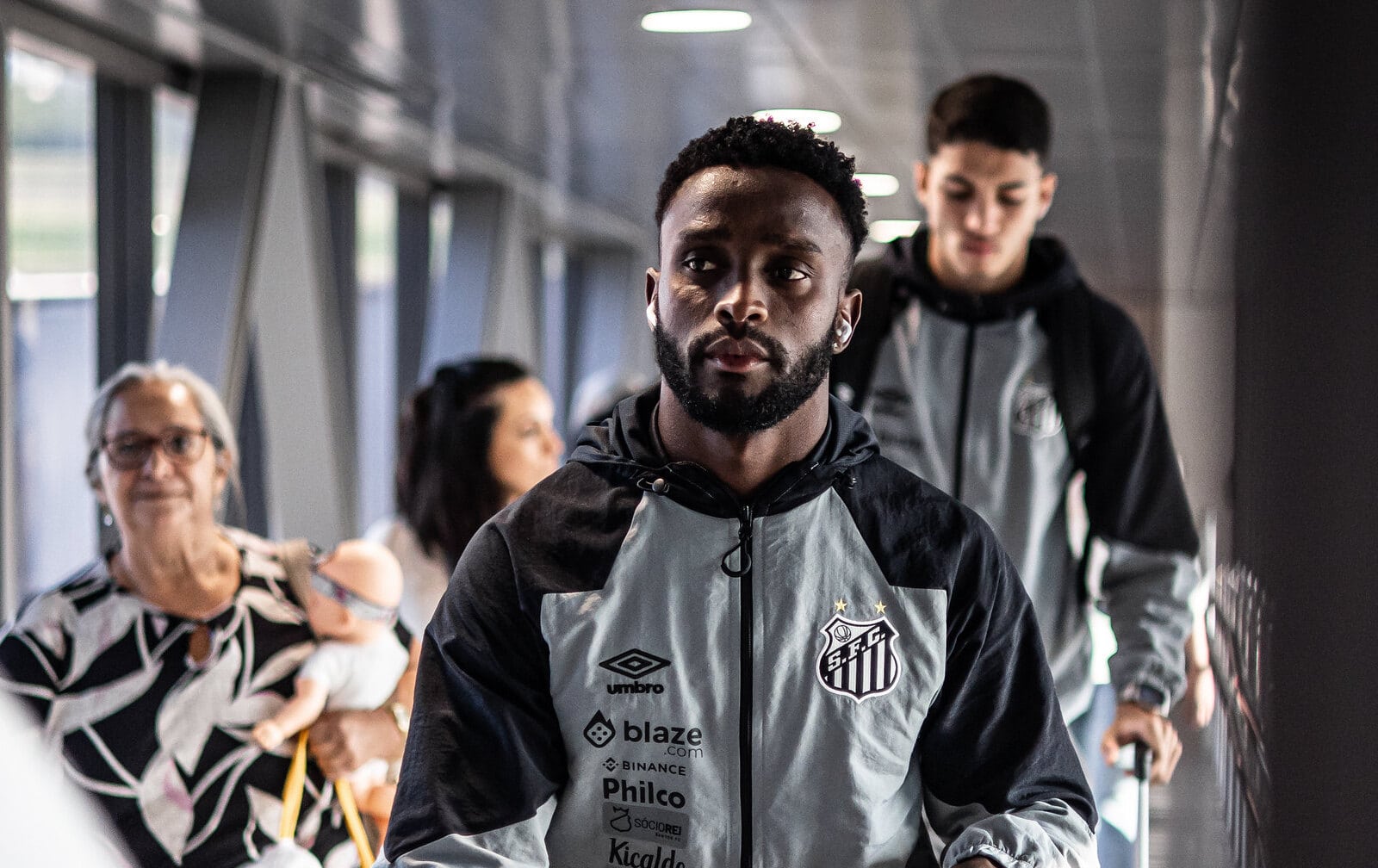 Fora dos planos do Santos, Mendoza negocia transfer&ecirc;ncia para o futebol turco