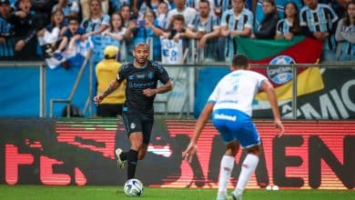 Enquanto segue na busca por um 9, Gr&ecirc;mio aposta em solu&ccedil;&atilde;o caseira e arriscada