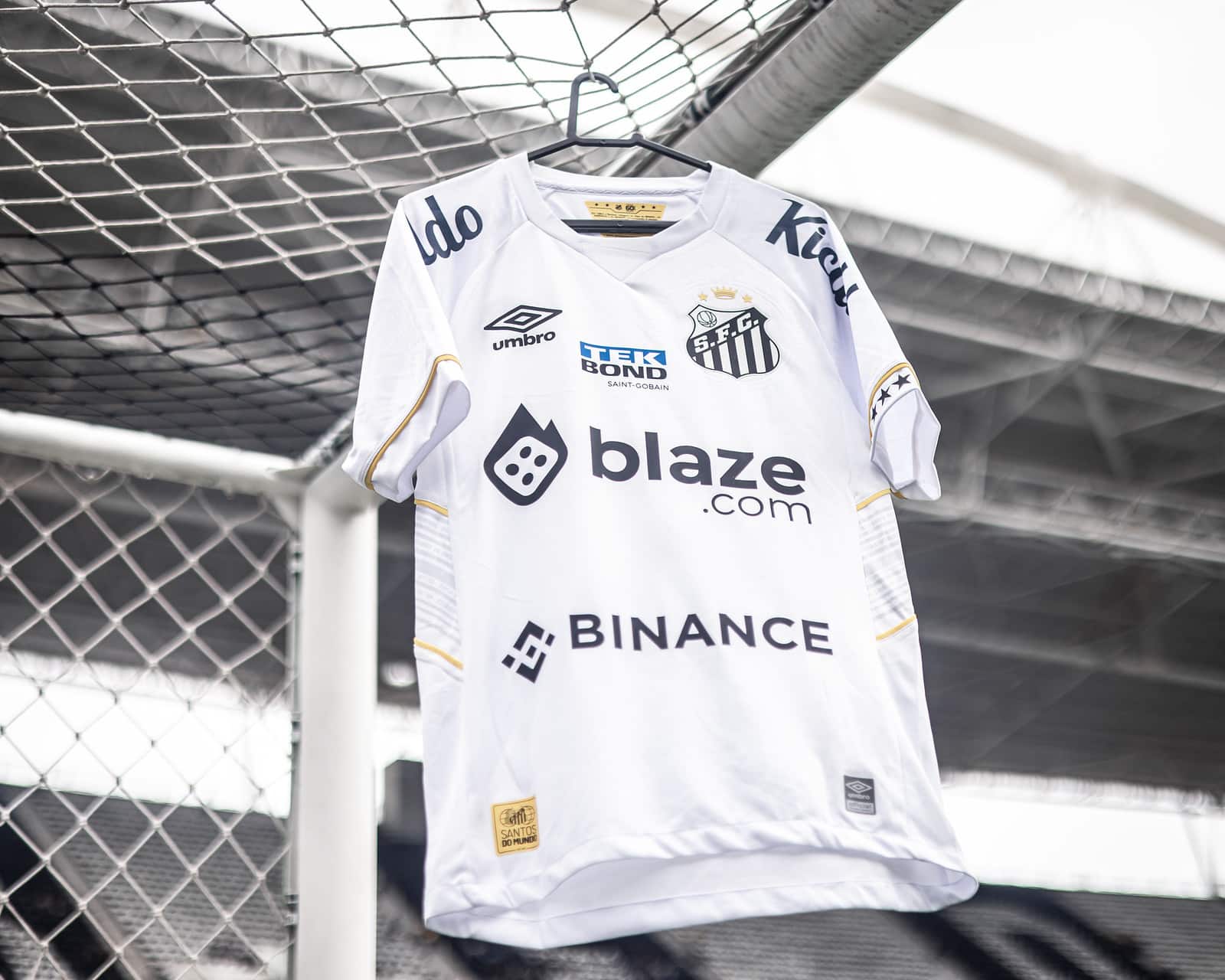 Com nova proposta de patroc&iacute;nio nas m&atilde;os, Santos ter&aacute; que negociar rescis&atilde;o milion&aacute;ria com a Blaze