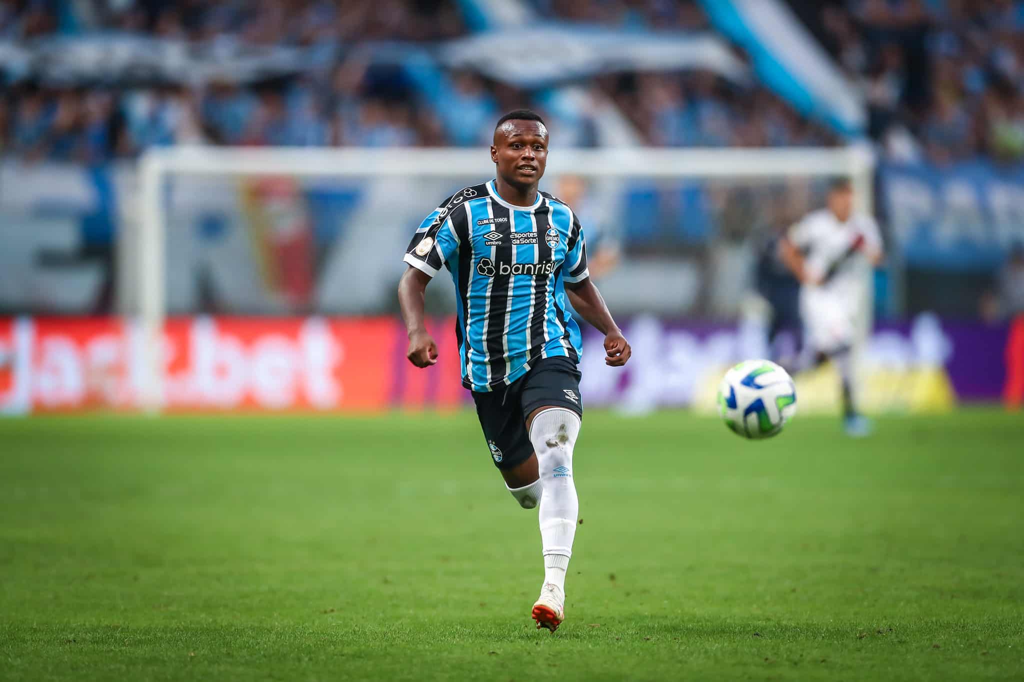 Protagonista? Gr&ecirc;mio lapida e espera grande ano de Nathan Fernandes ap&oacute;s final de 2023 em alta