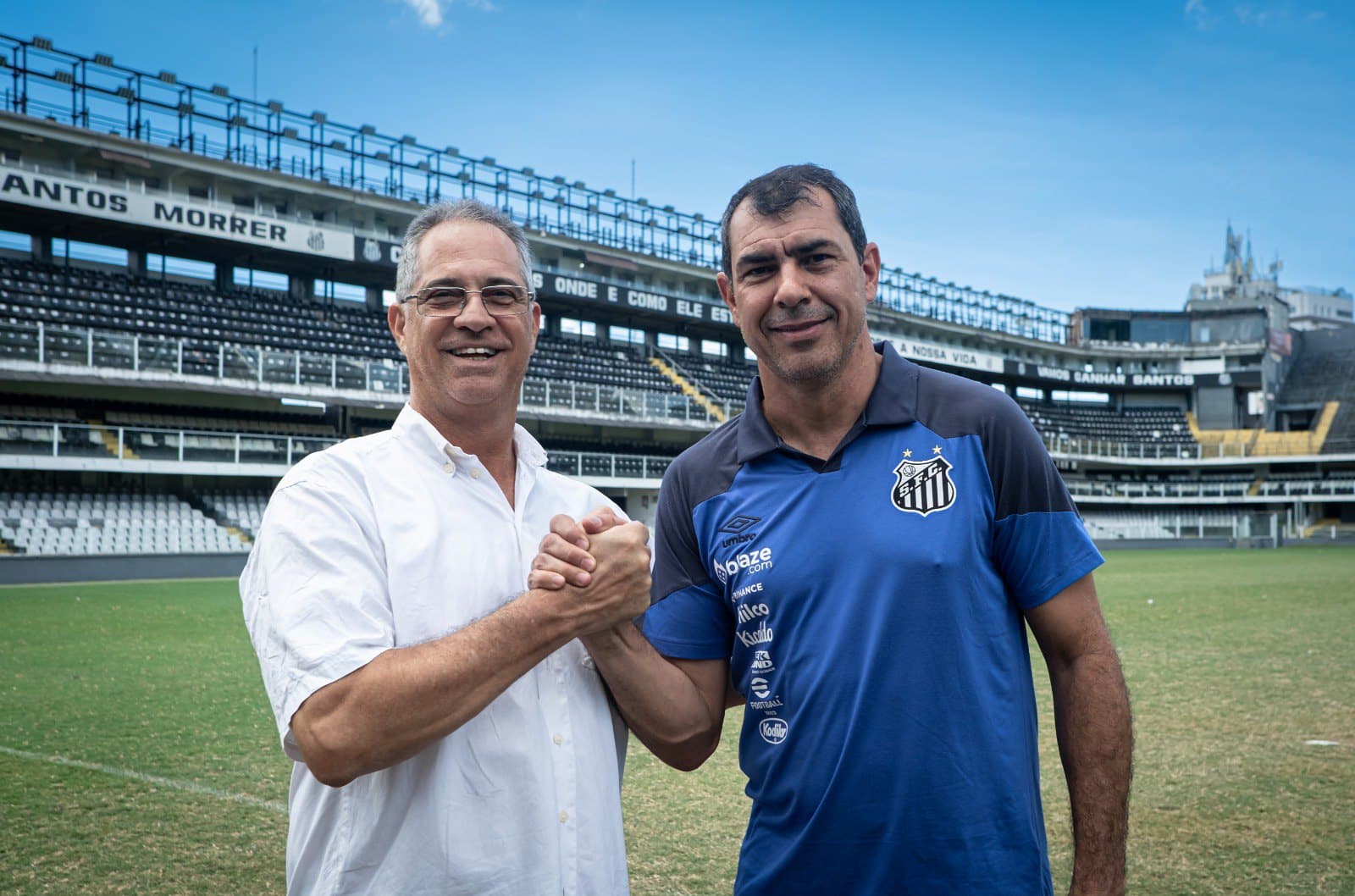 Santos alega que F&aacute;bio Carille n&atilde;o tinha mais v&iacute;nculo com V-Varen e registra o treinador na CBF