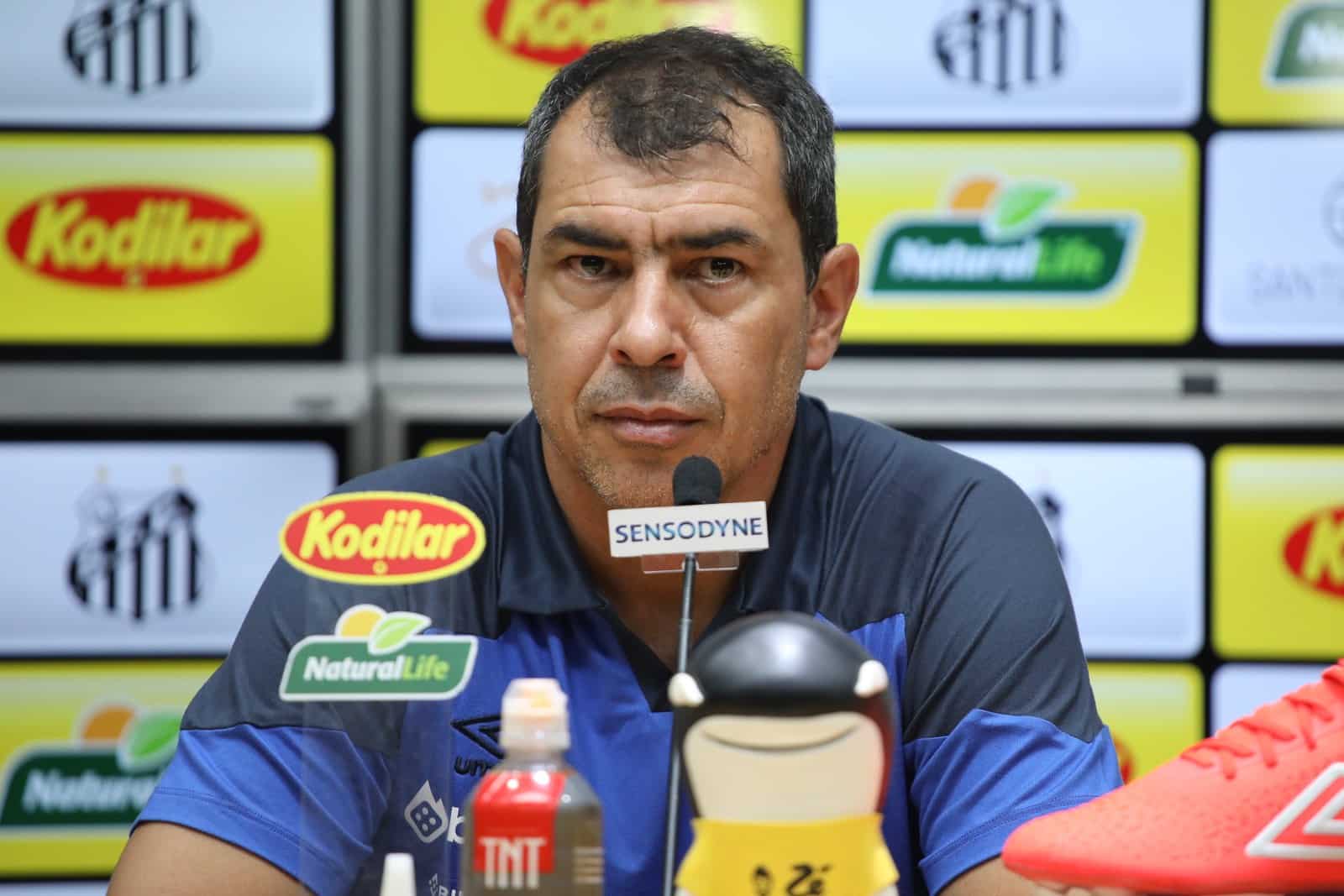 V-Varen pode acionar Santos na Fifa e Carille na justi&ccedil;a japonesa pelo n&atilde;o pagamento de multa rescis&oacute;ria