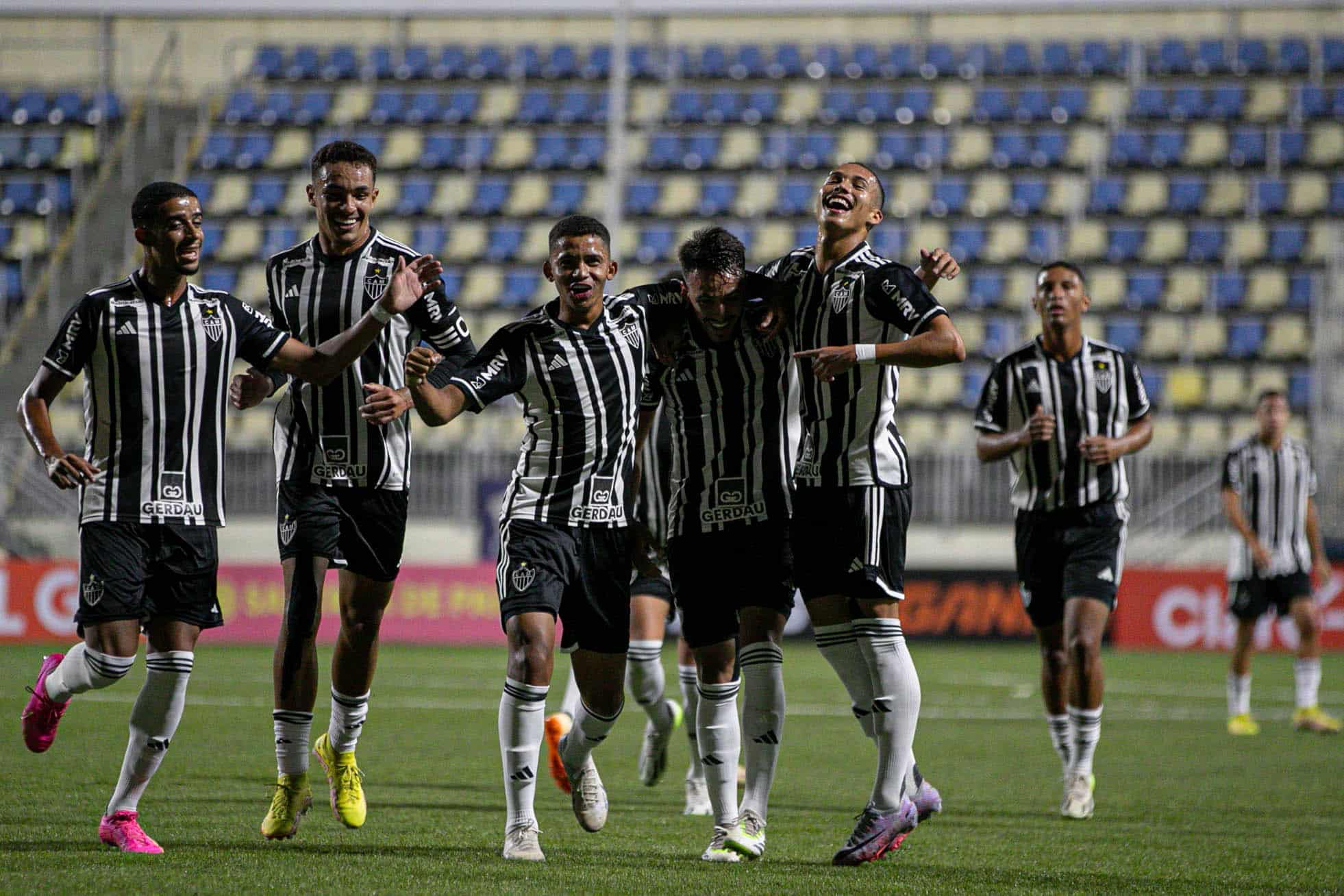 Com facilidade, Atl&eacute;tico-MG constr&oacute;i resultado no primeiro tempo e goleia na estreia da Copinha