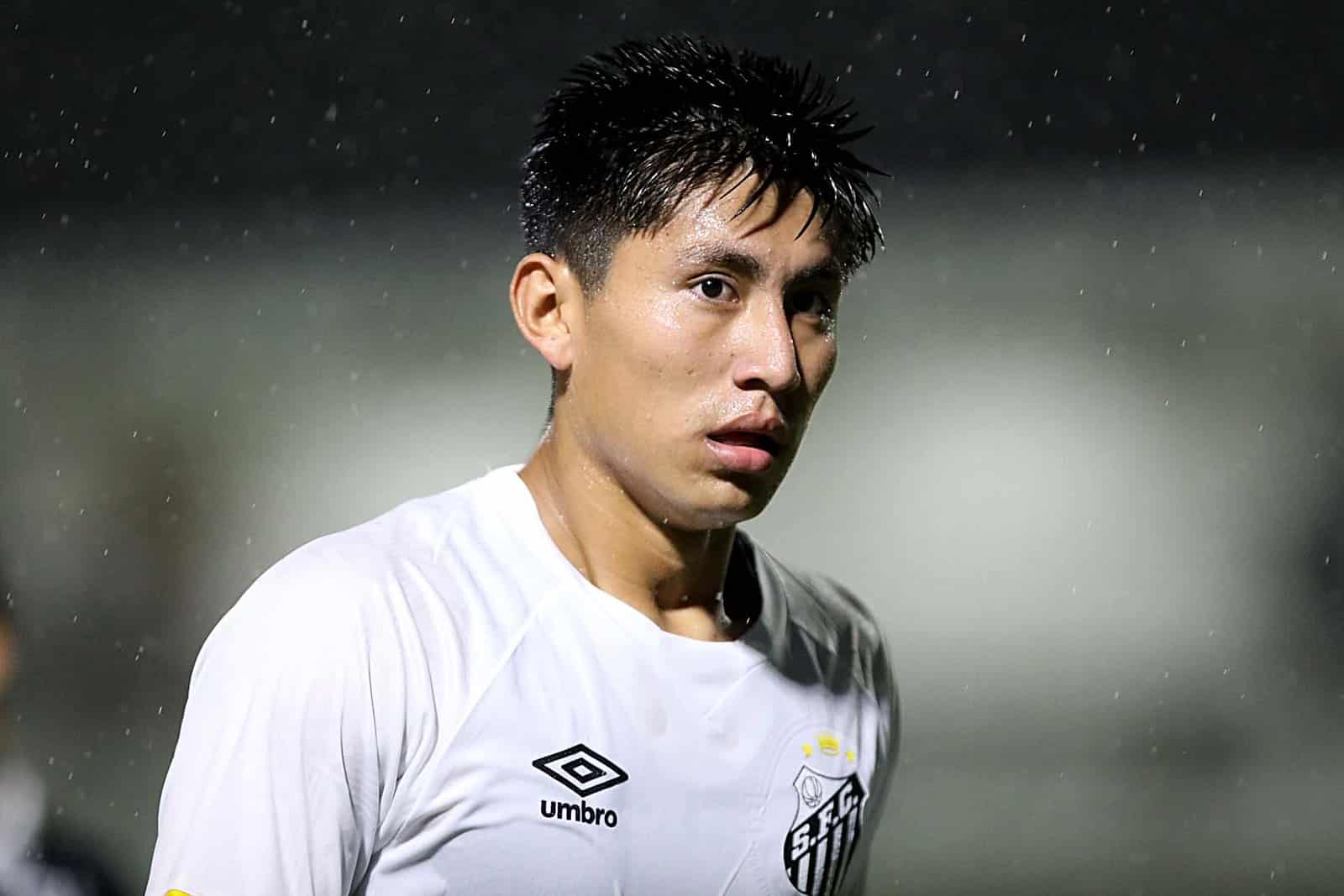 Com dois gols e uma assist&ecirc;ncia, Miguelito comanda goleada e classifica&ccedil;&atilde;o do Santos na Copinha