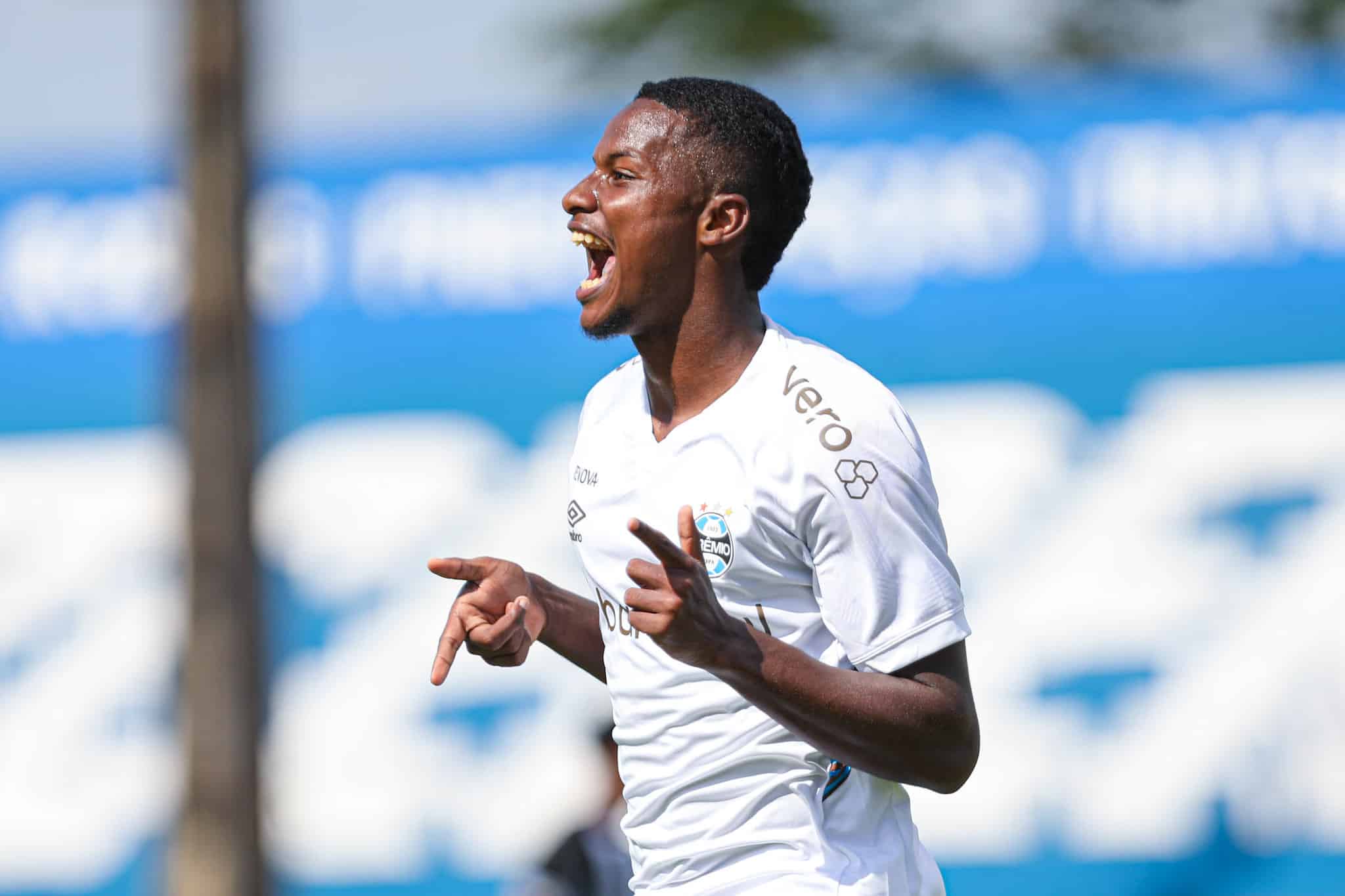 Brilhando na Copinha, Jardiel pode ser o 9 que o Gr&ecirc;mio tanto procura?