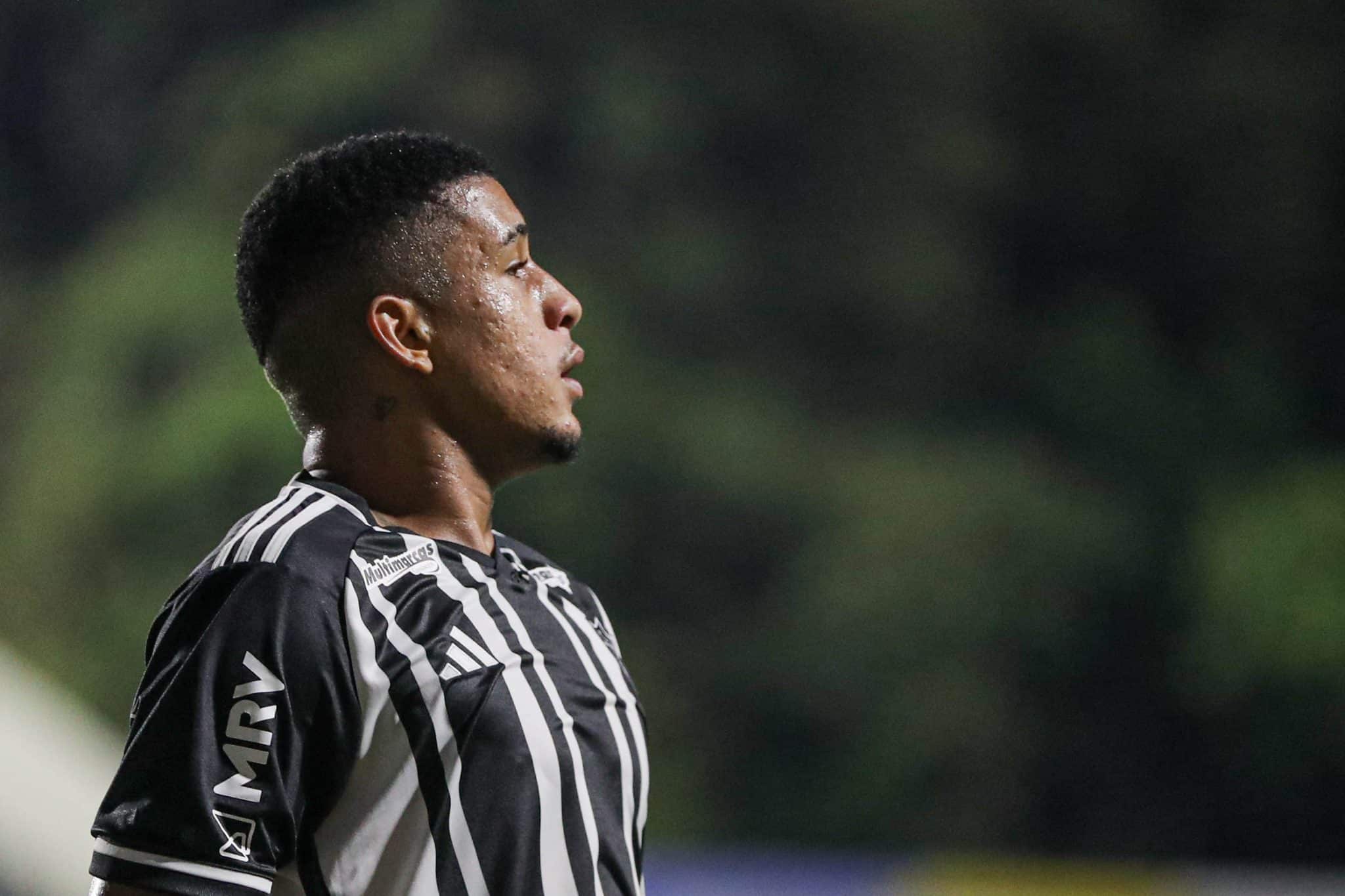 Depois de artilheiro, camisa 10 da base pode ser mais um a deixar o Atl&eacute;tico-MG sem chances no profissional