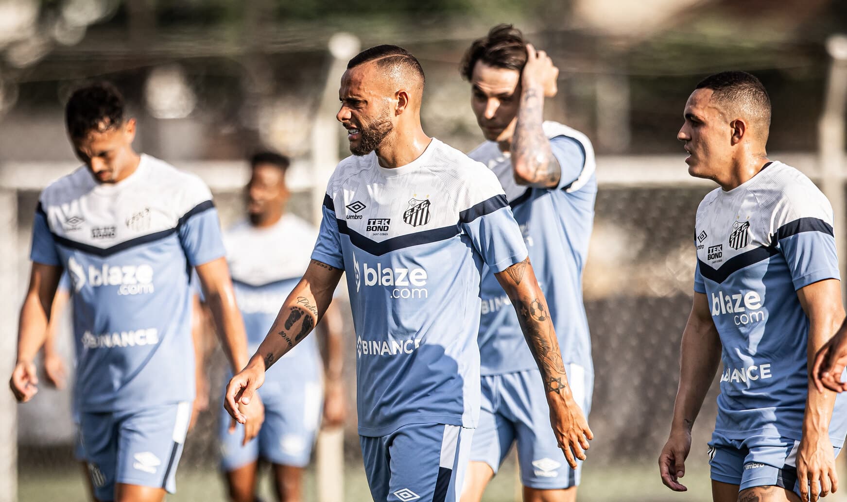Ap&oacute;s pacot&atilde;o de refor&ccedil;os, Santos se v&ecirc; a uma pe&ccedil;a de fechar o elenco para iniciar a temporada