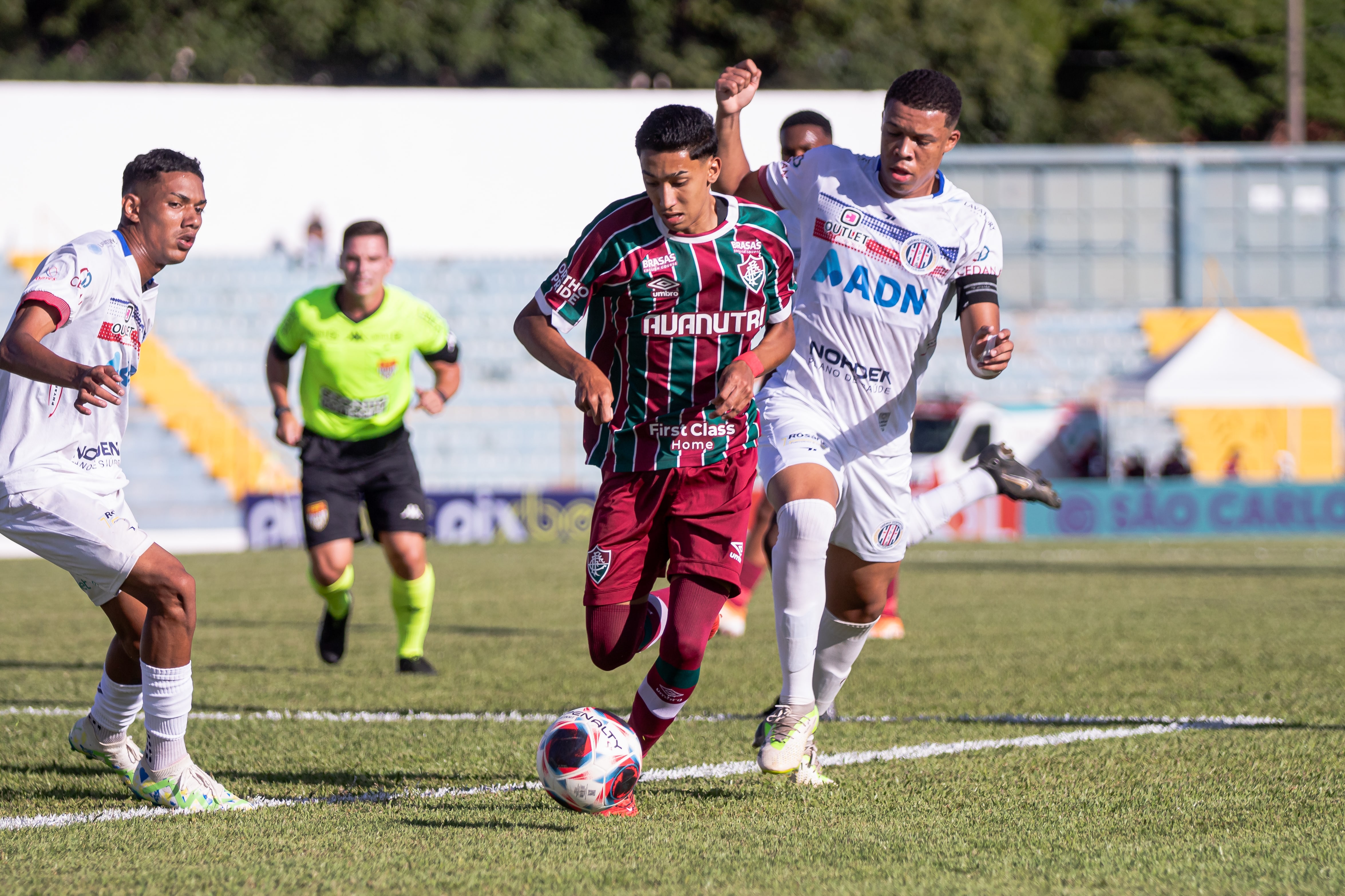 J&aacute; classificado para o mata-mata, Fluminense poupa titulares e &eacute; derrotado pelo S&atilde;o-Carlense na Copinha