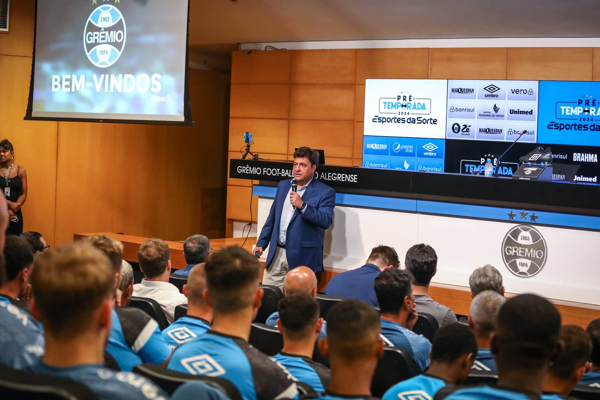 Mesmo com Libertadores, Gr&ecirc;mio aperta o cinto e aposta na continuidade do time vice-campe&atilde;o brasileiro